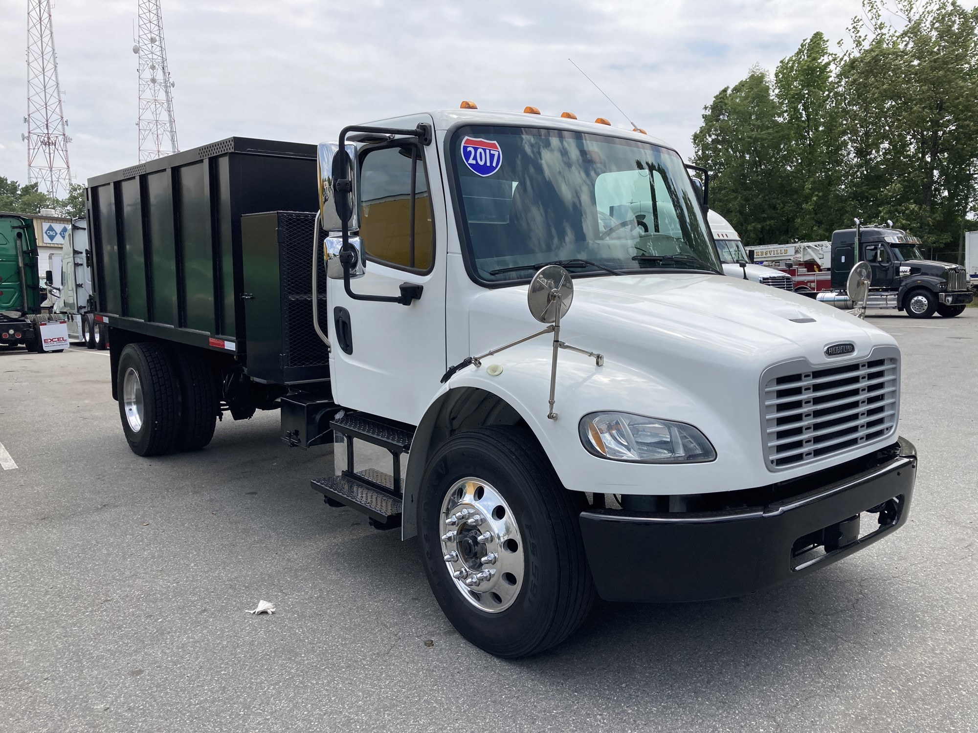 2017 FREIGHTLINER M2 106 - image 2 of 6