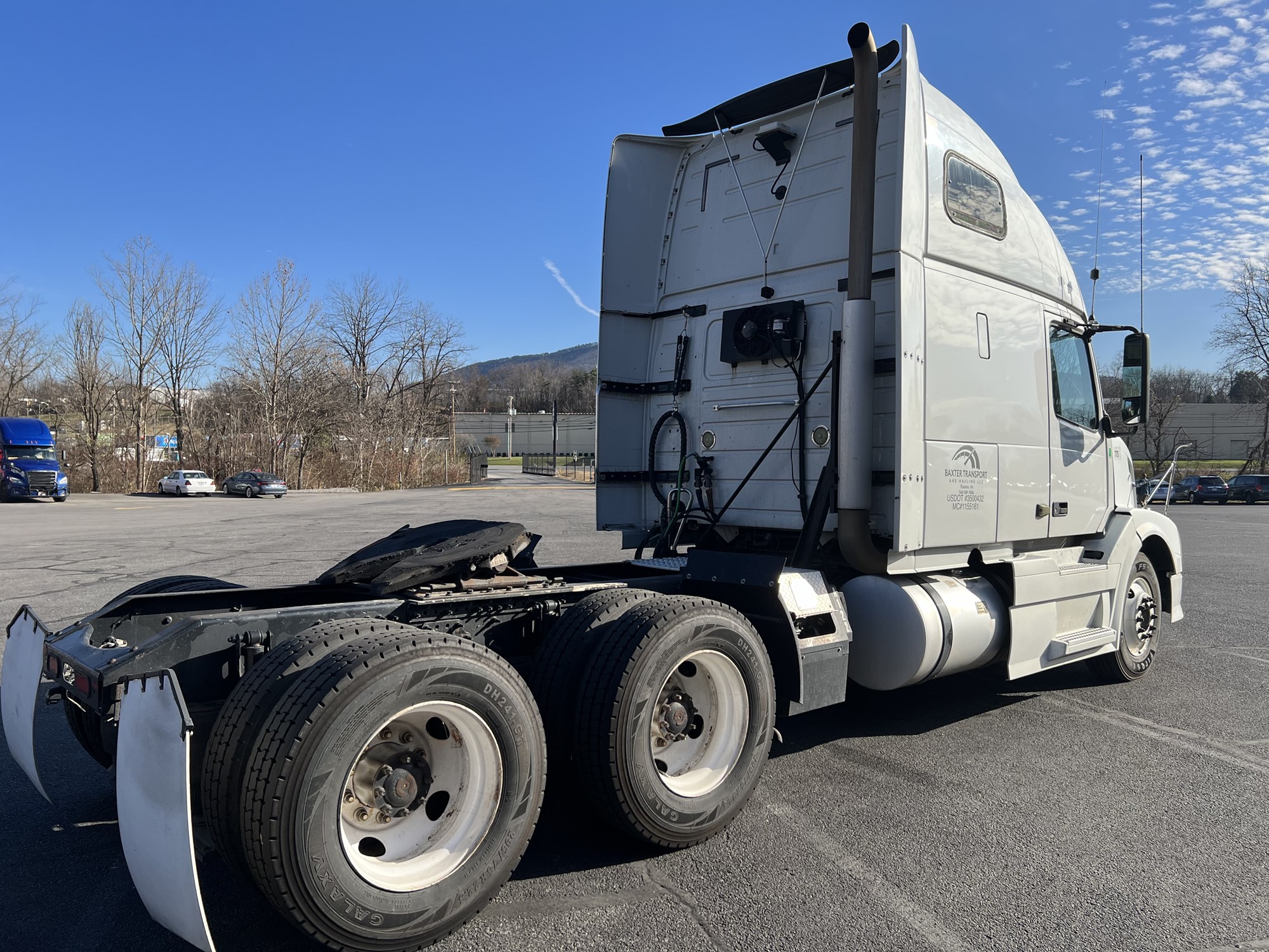 2012 Volvo VNL670 - image 4 of 6