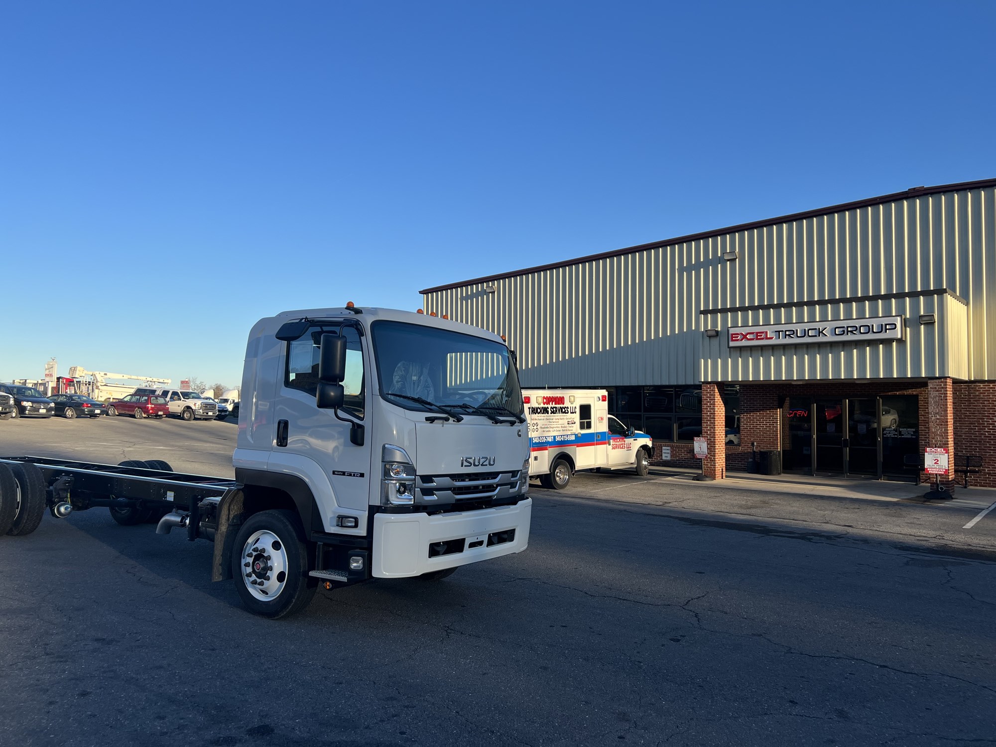 2024 Isuzu FTR - image 1 of 4