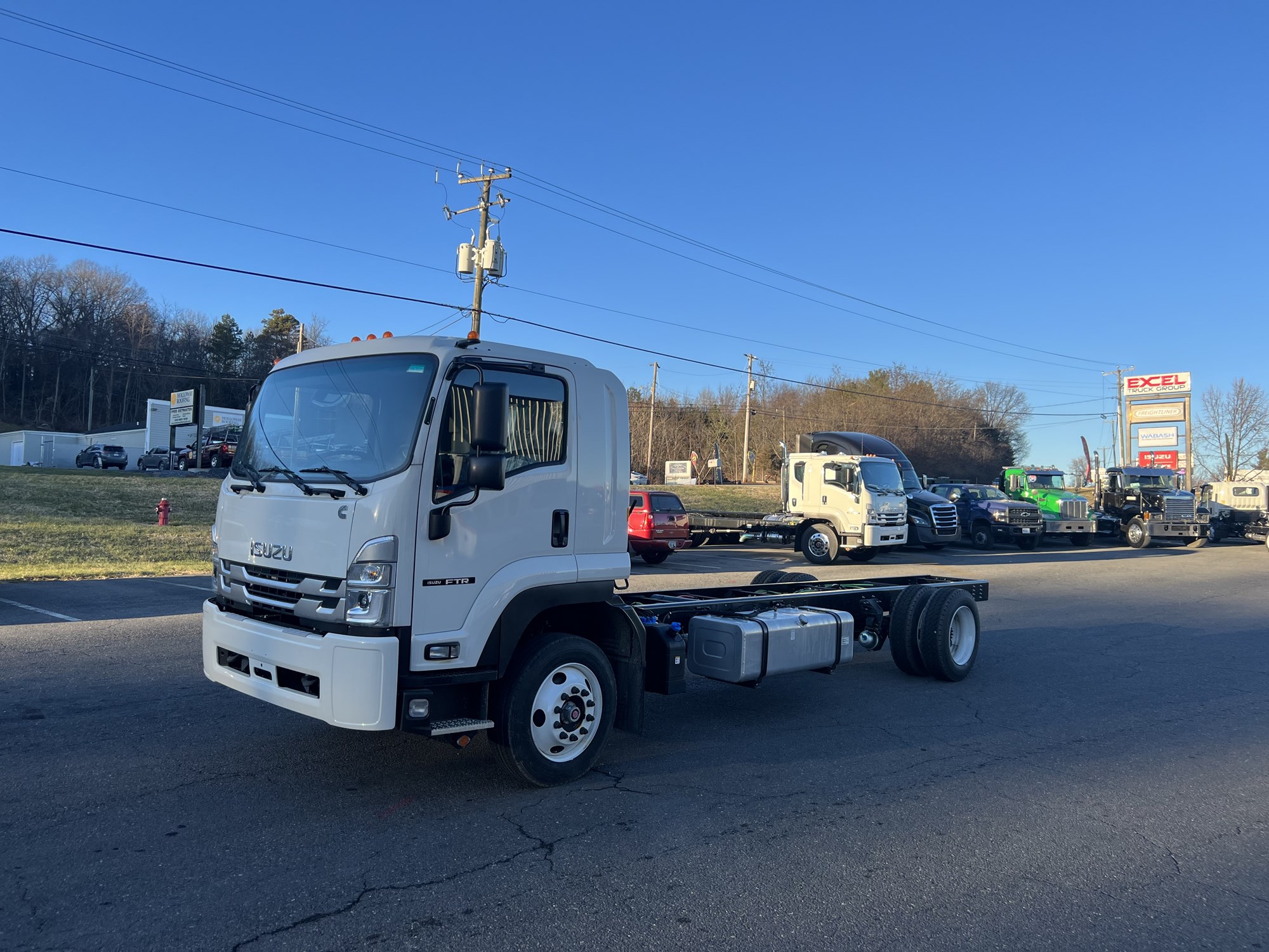 2024 Isuzu FTR - image 2 of 4