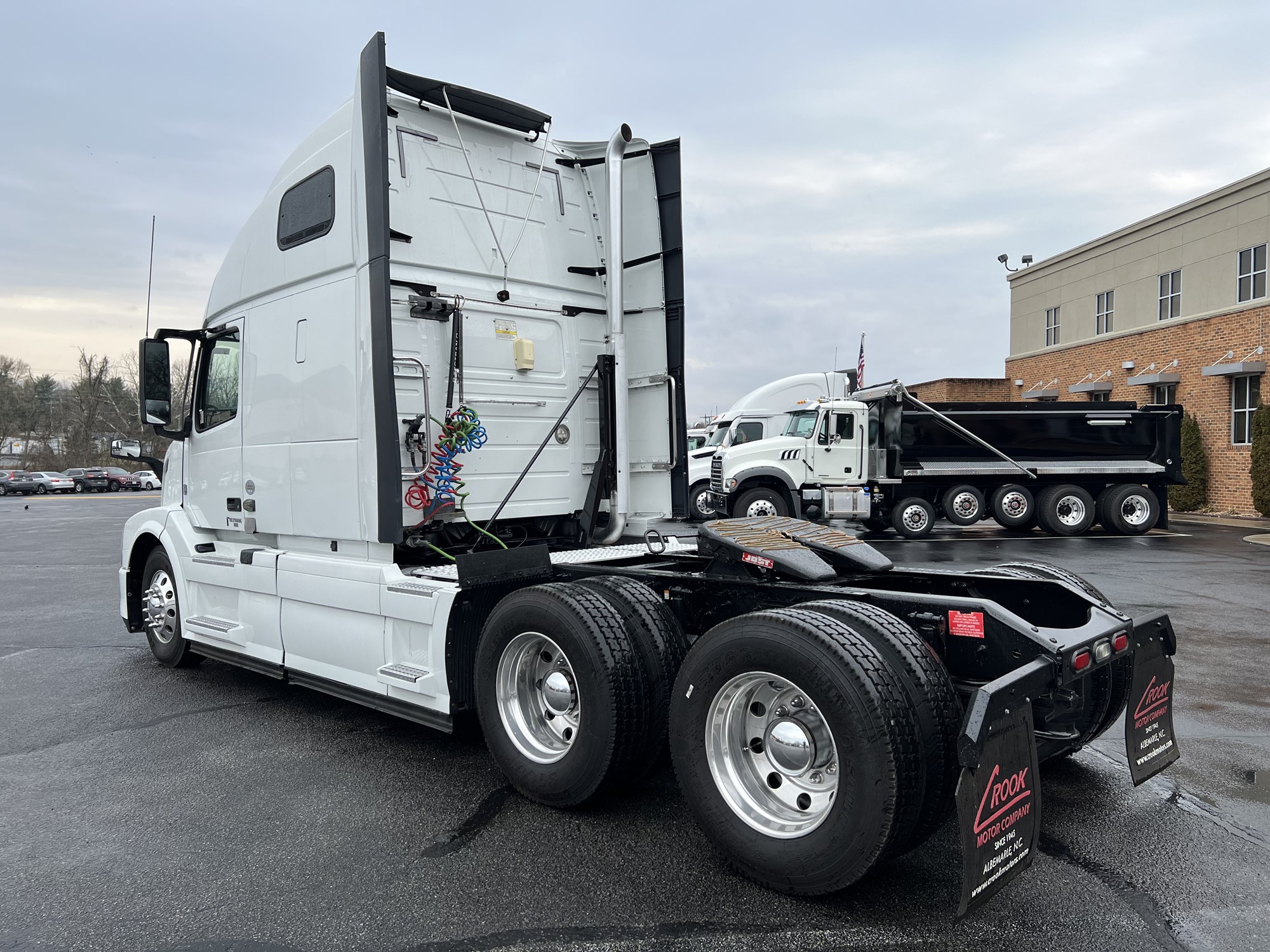 2018 Volvo VNL 670 - image 2 of 6