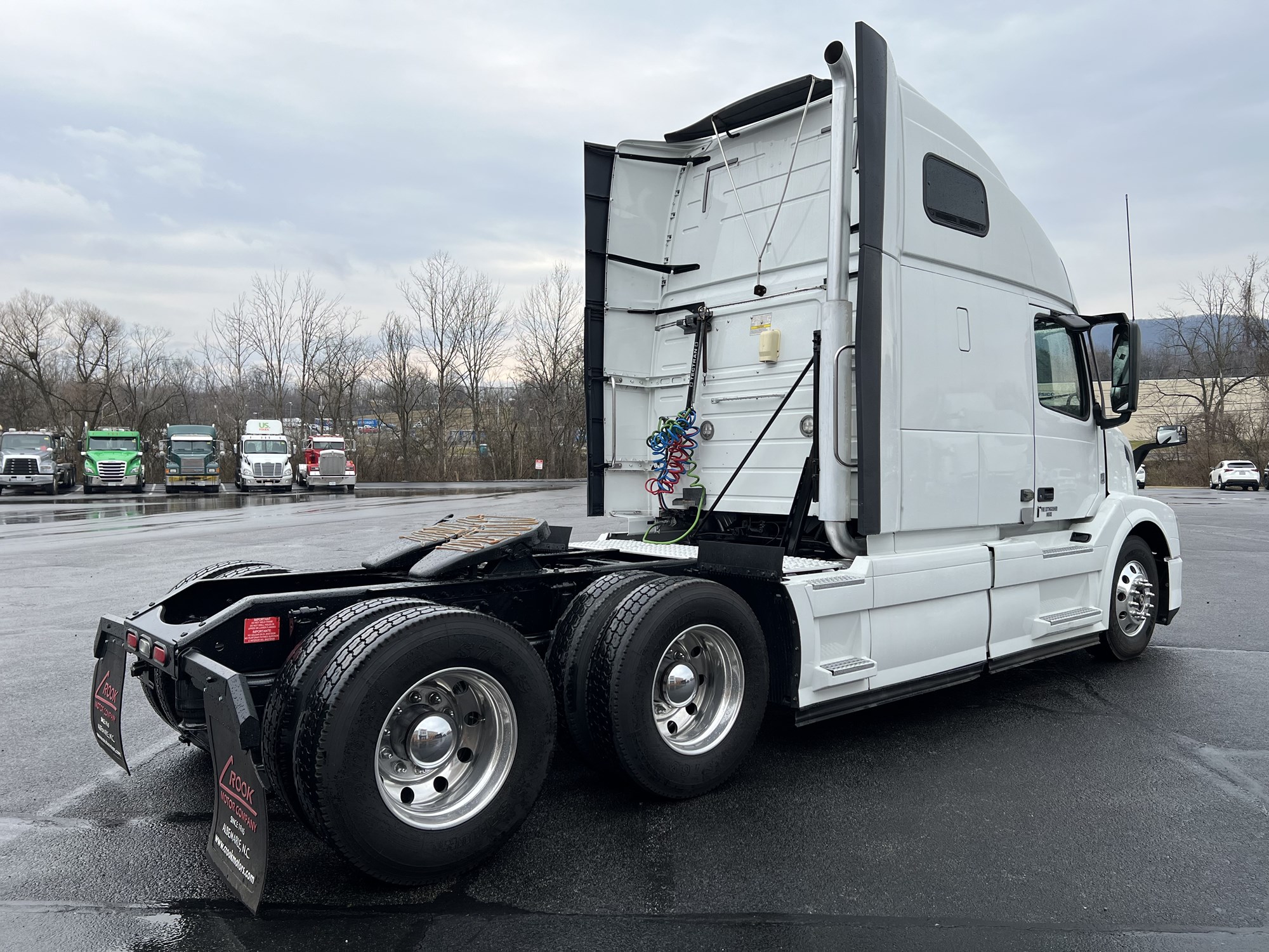 2018 Volvo VNL 670 - image 3 of 6