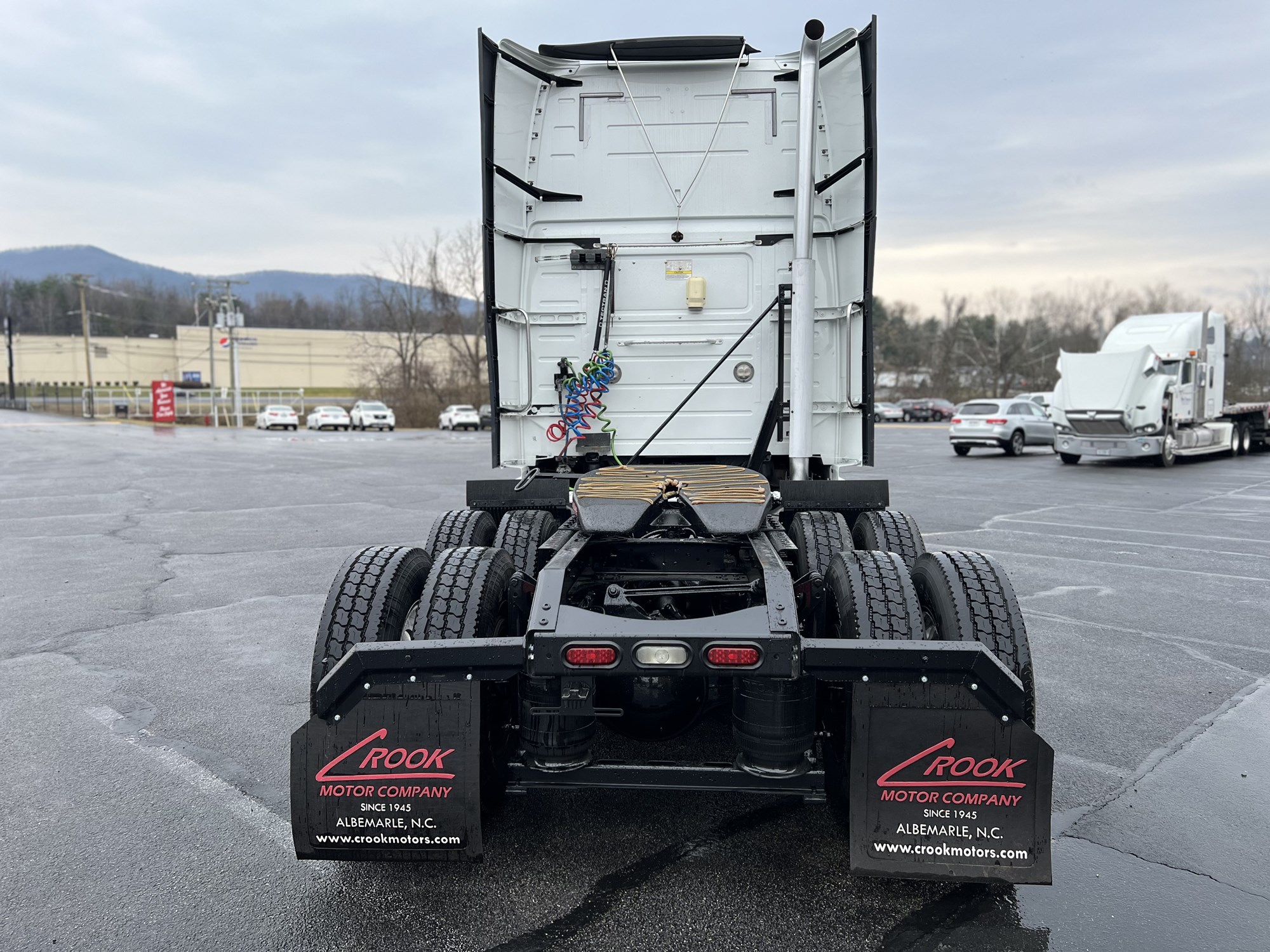 2018 Volvo VNL 670 - image 4 of 6