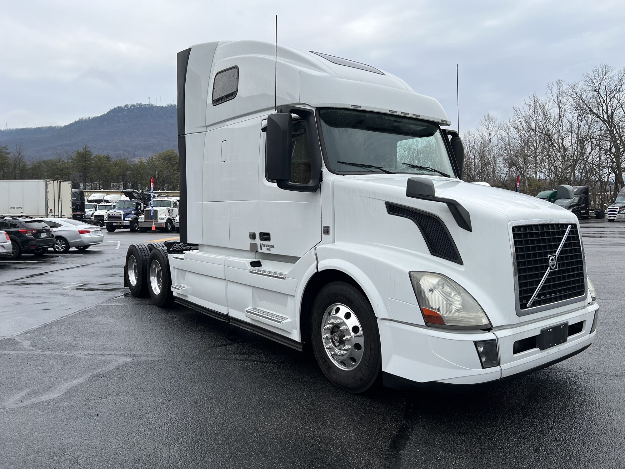 2018 Volvo VNL 670 - image 5 of 6