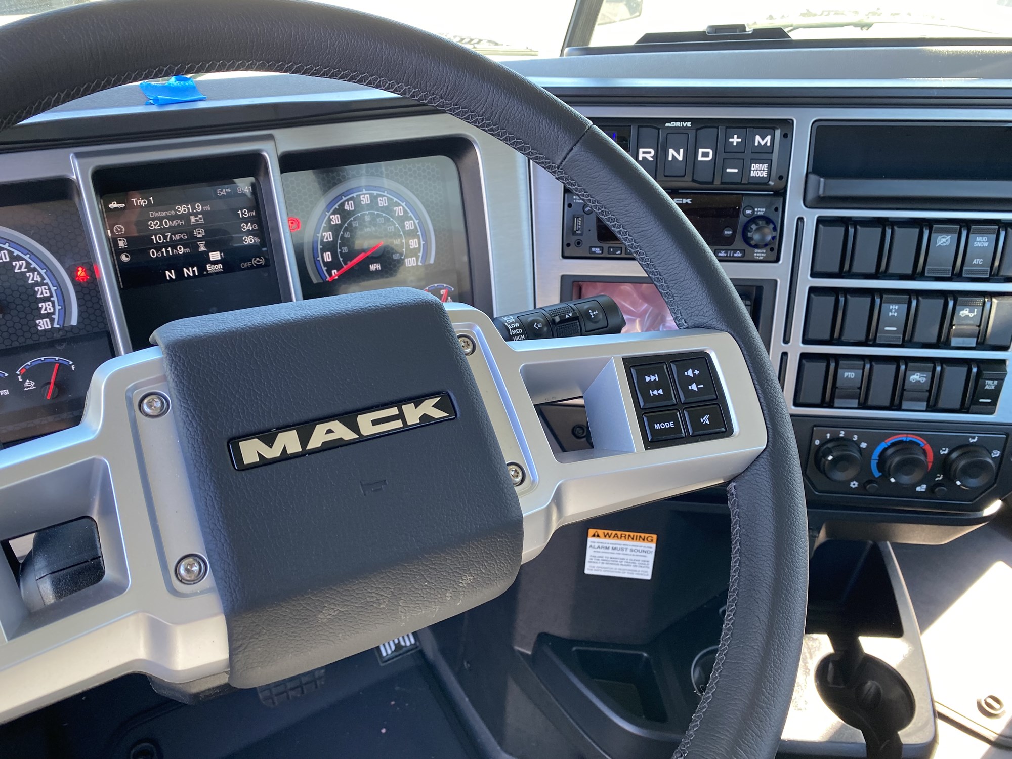 2024 Mack Anthem - image 6 of 6