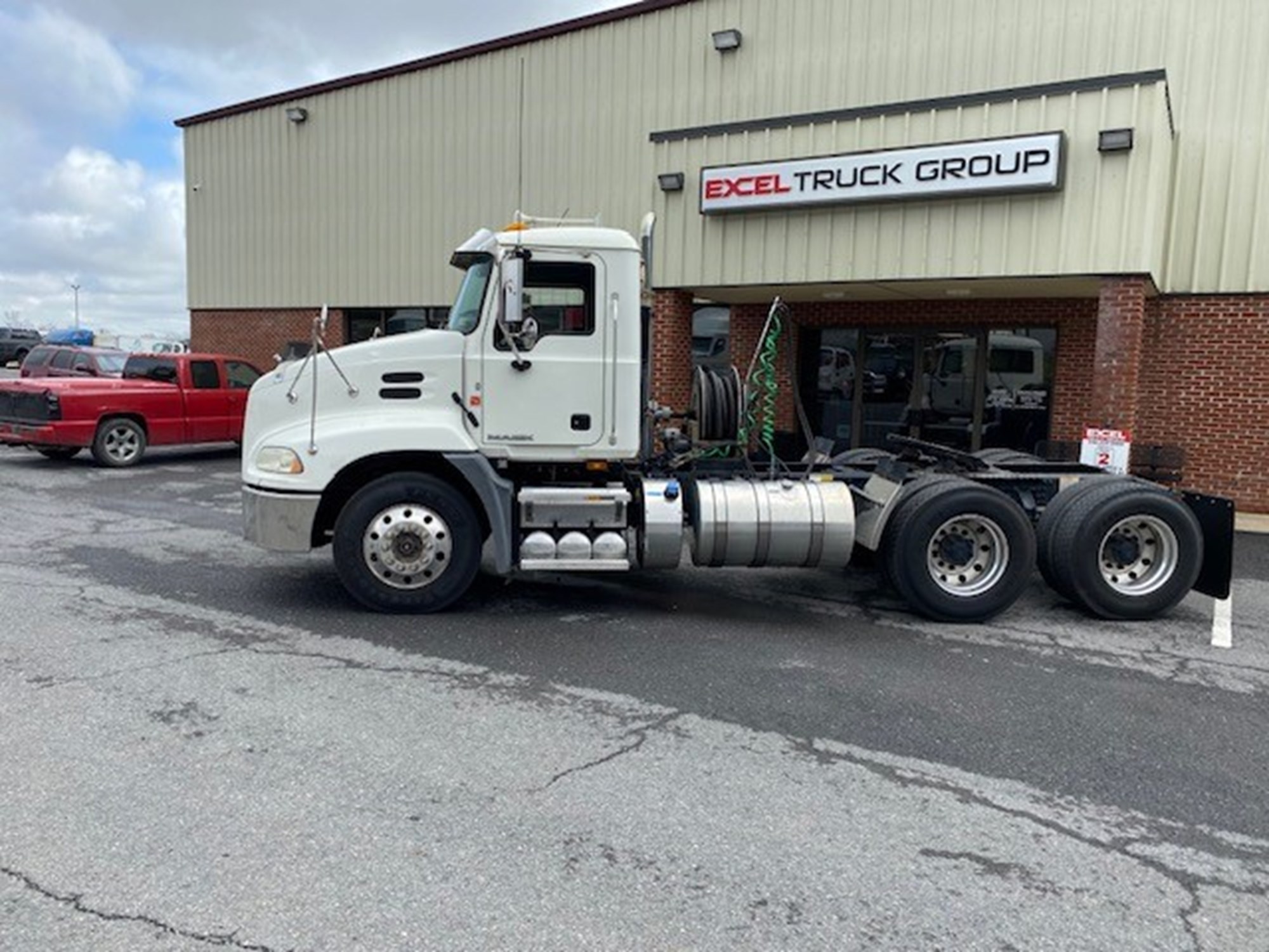 2015 MACK 600 - image 2 of 6