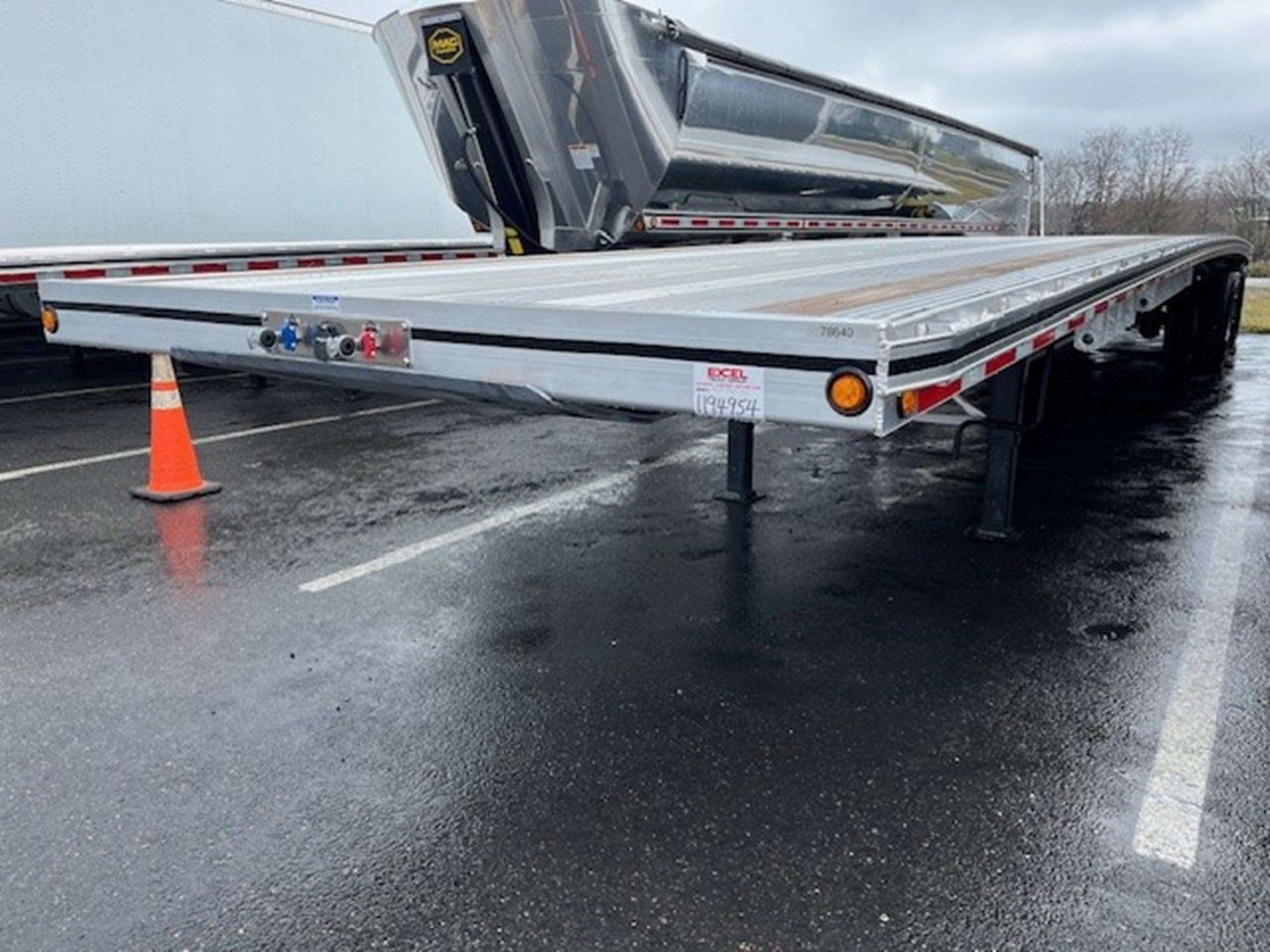 2024 Mac Trailer 53' FLATBED - image 1 of 6