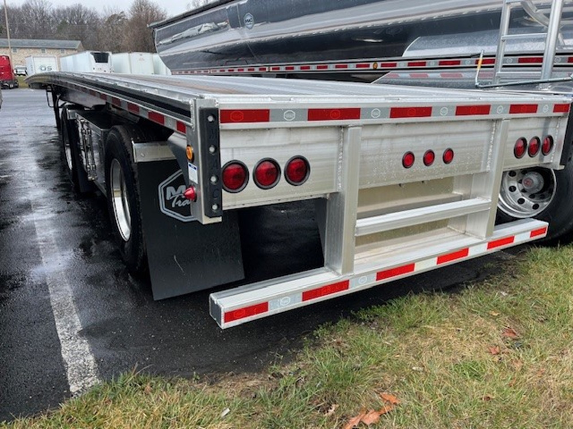 2024 Mac Trailer 53' FLATBED - image 2 of 6