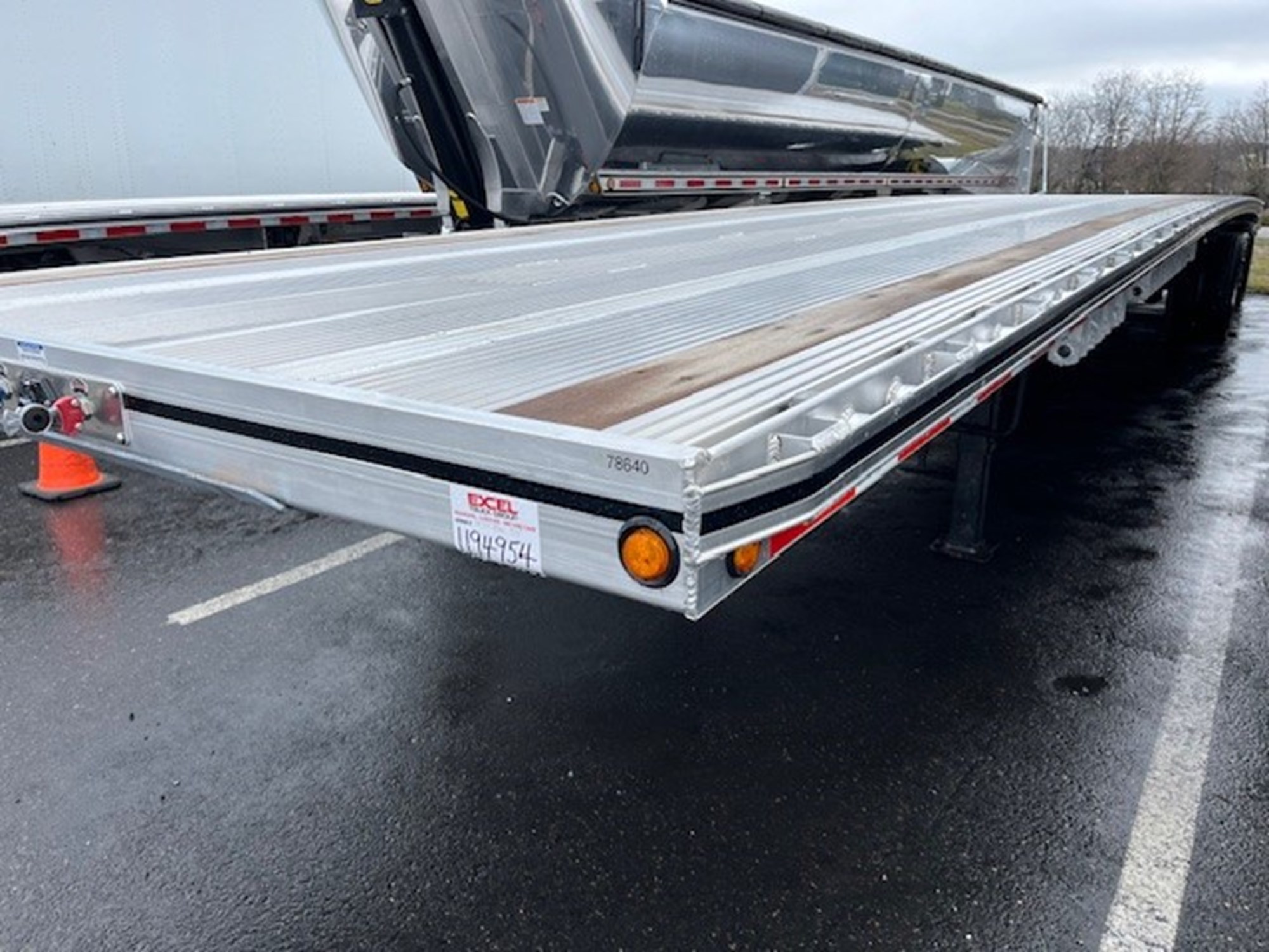 2024 Mac Trailer 53' FLATBED - image 4 of 6