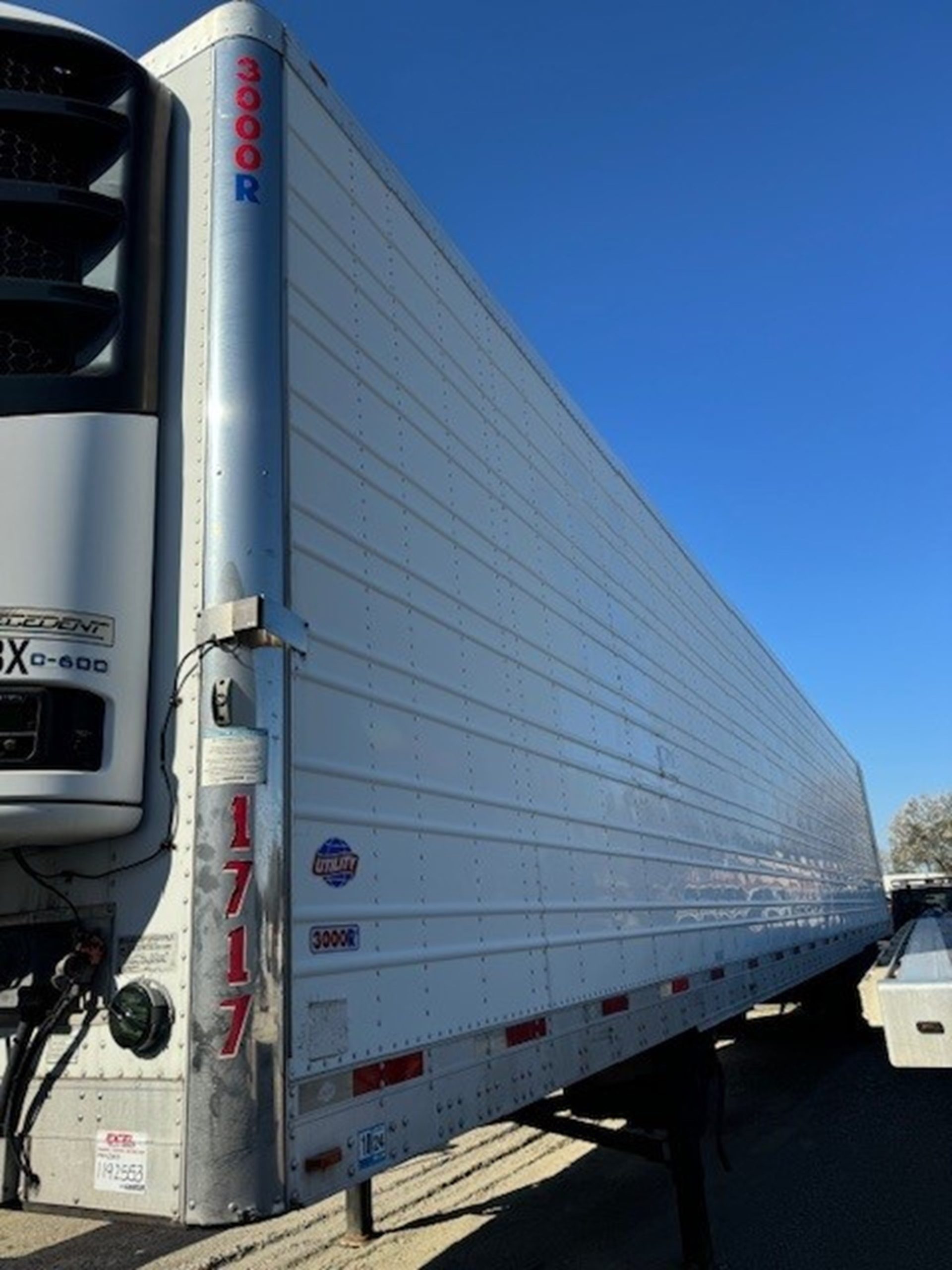 2017 UTILITY TRAILER REEFER - image 2 of 6