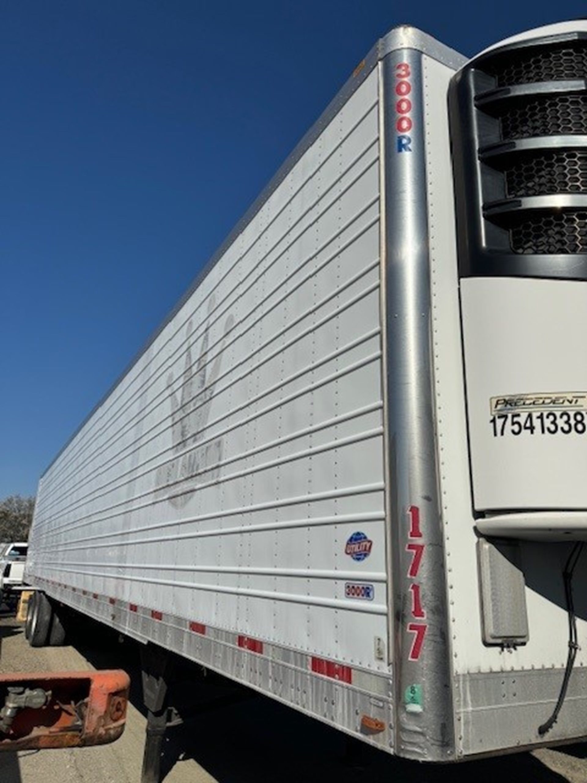 2017 UTILITY TRAILER REEFER - image 3 of 6