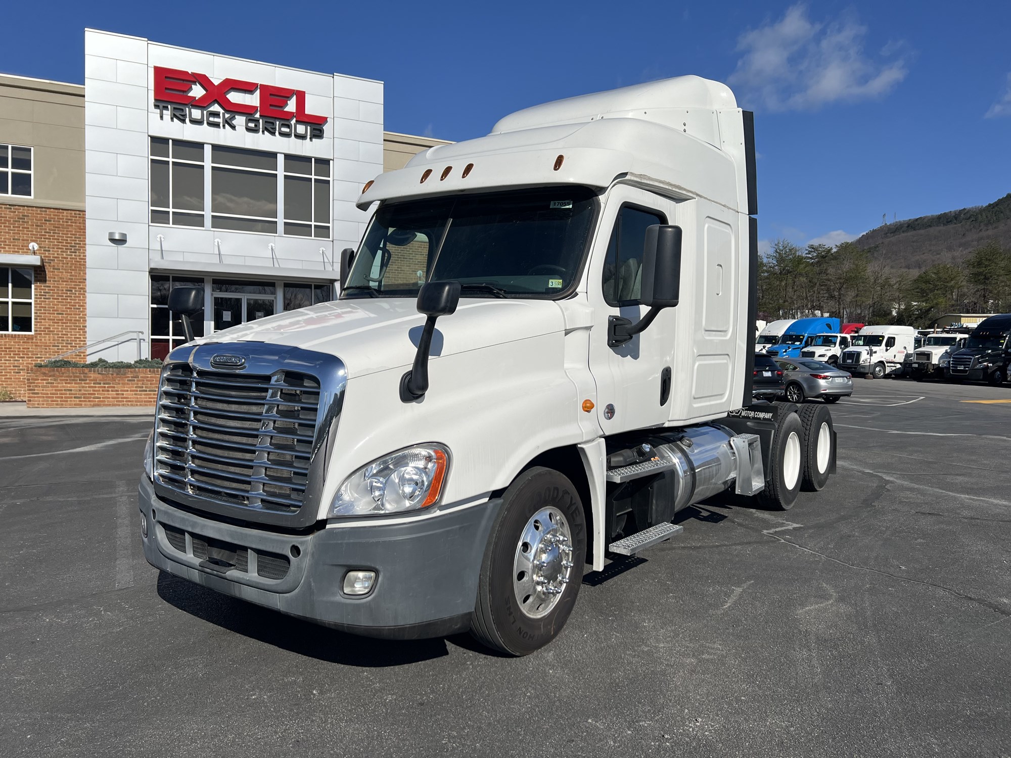 2014 Freightliner CASCADIA 125 - image 1 of 6