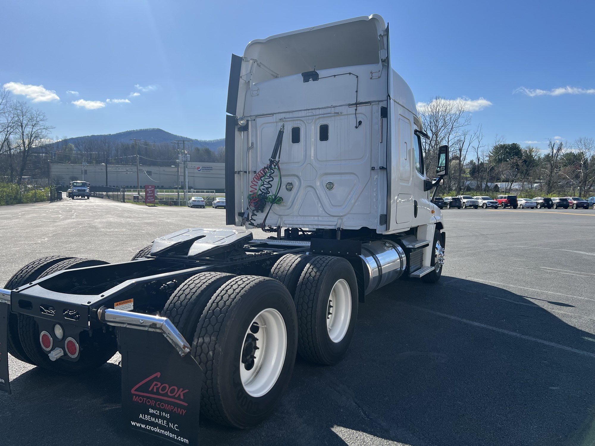 2014 Freightliner CASCADIA 125 - image 4 of 6