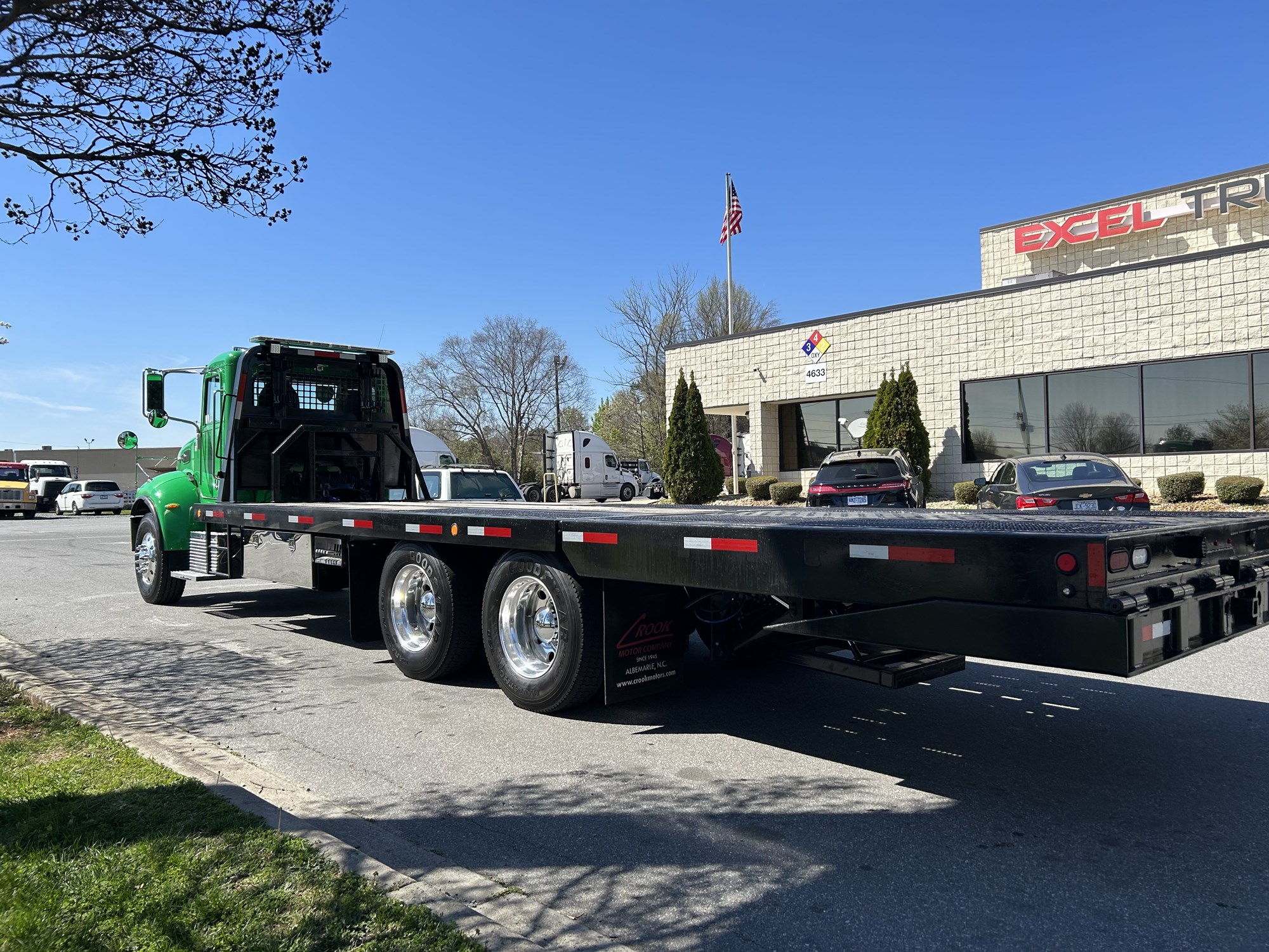 2014 Peterbilt 348 - image 4 of 6