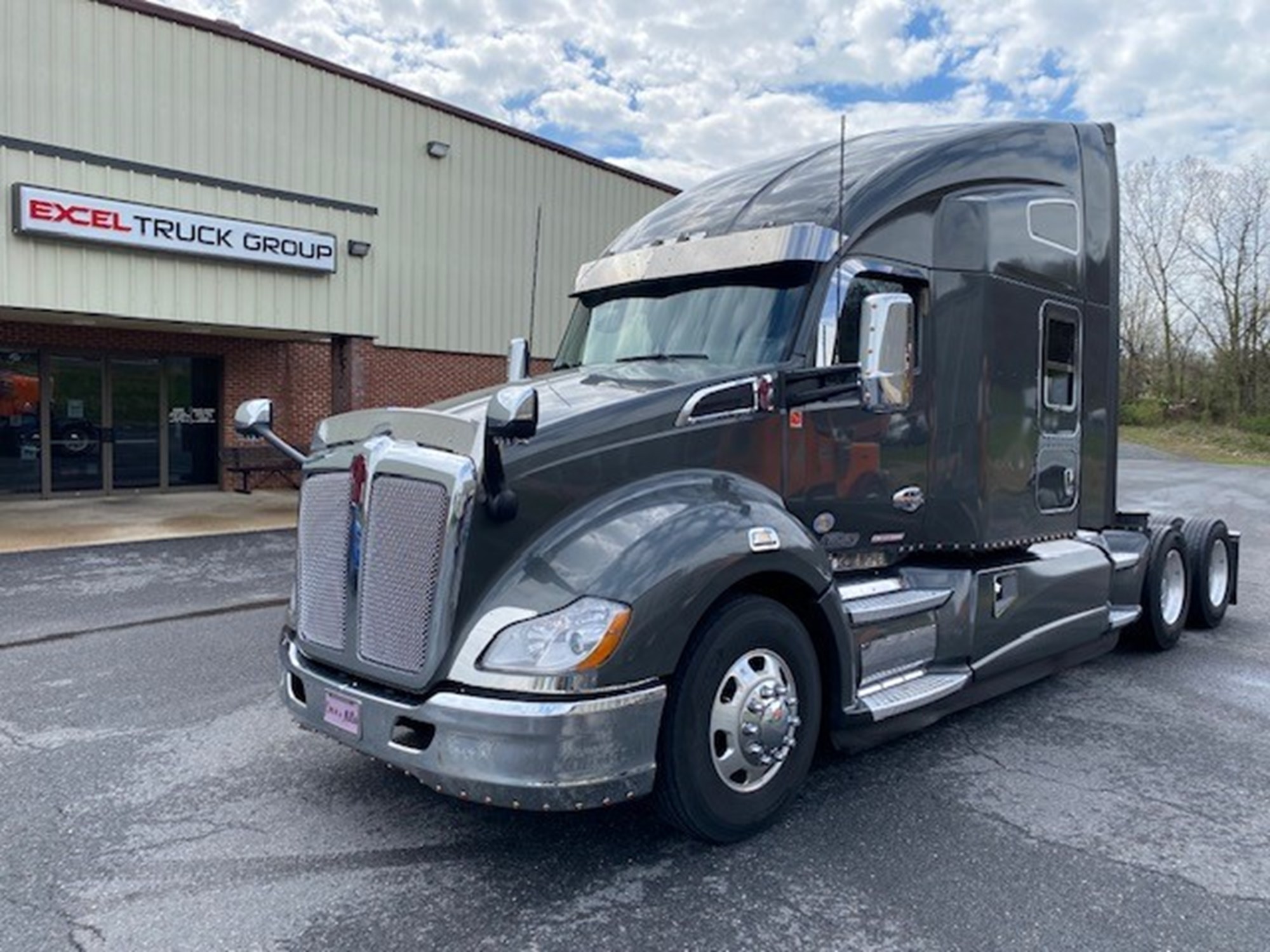 2022 Kenworth T680 - image 1 of 6