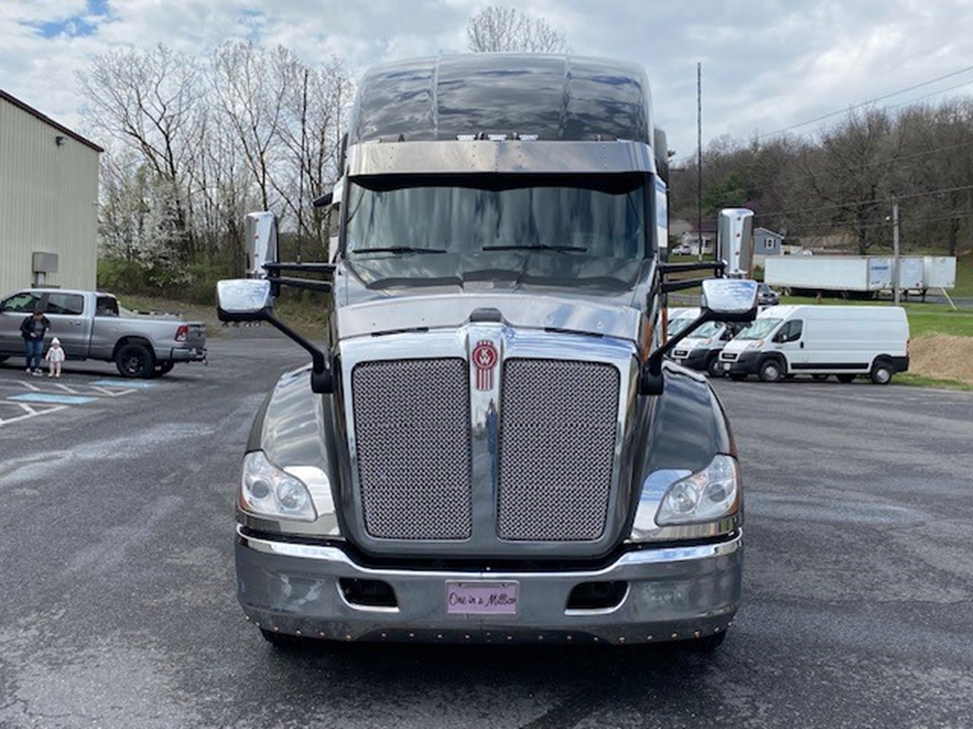 2022 Kenworth T680 - image 2 of 6