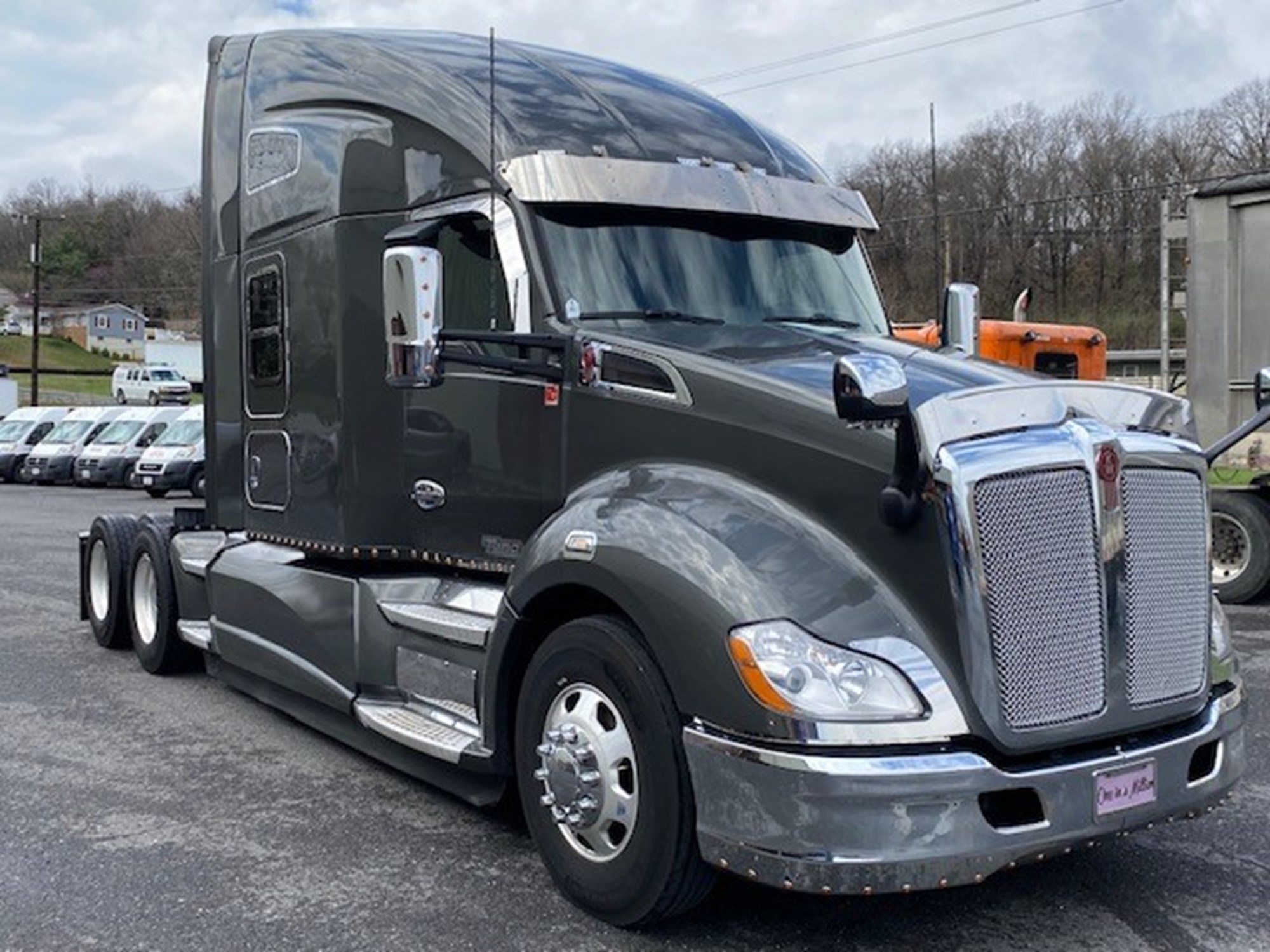 2022 Kenworth T680 - image 3 of 6