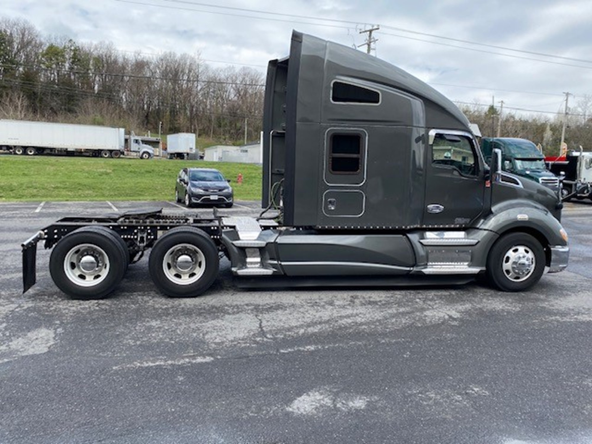 2022 Kenworth T680 - image 4 of 6