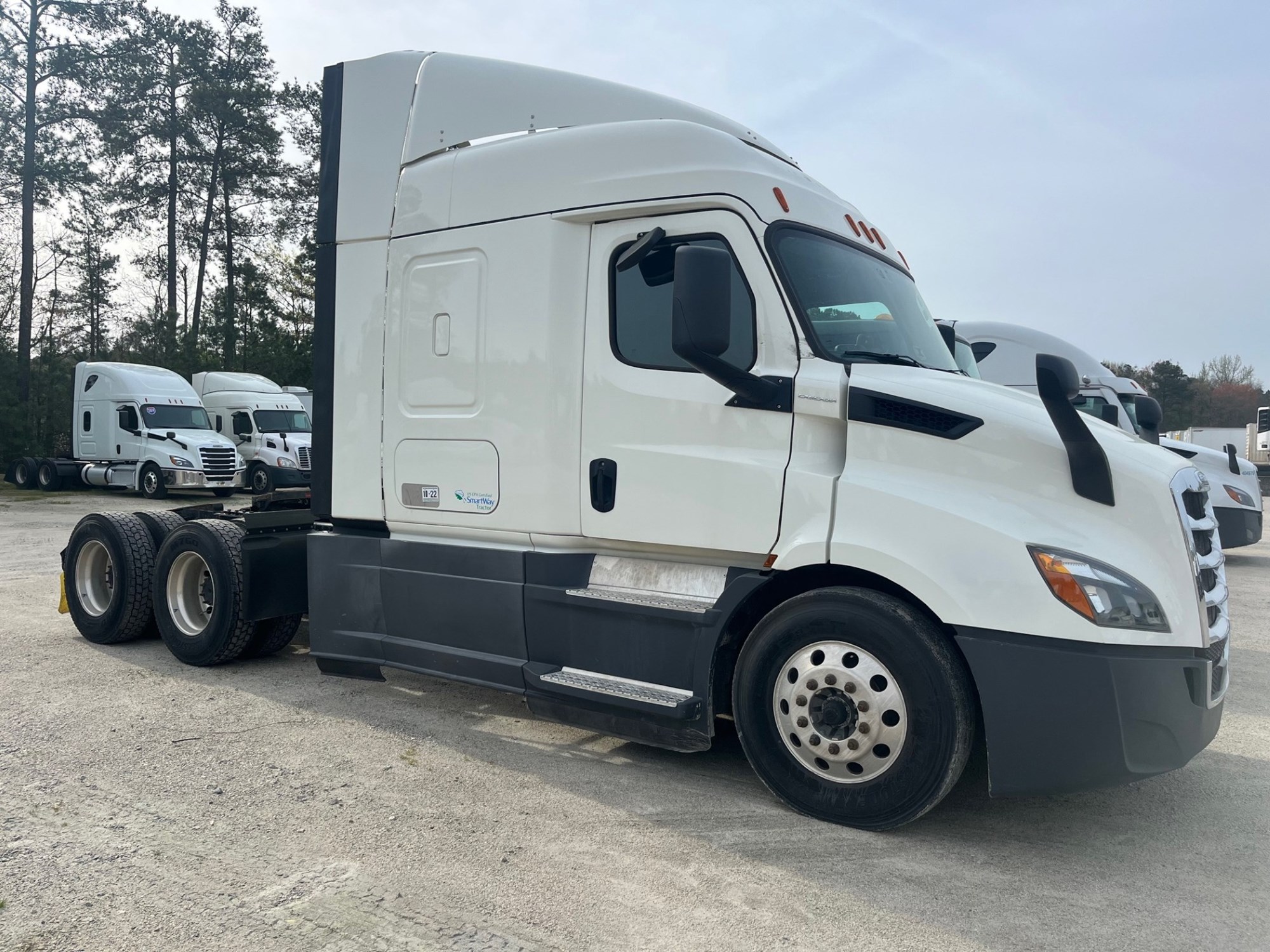 2019 Freightliner Cascadia 116 - image 1 of 6