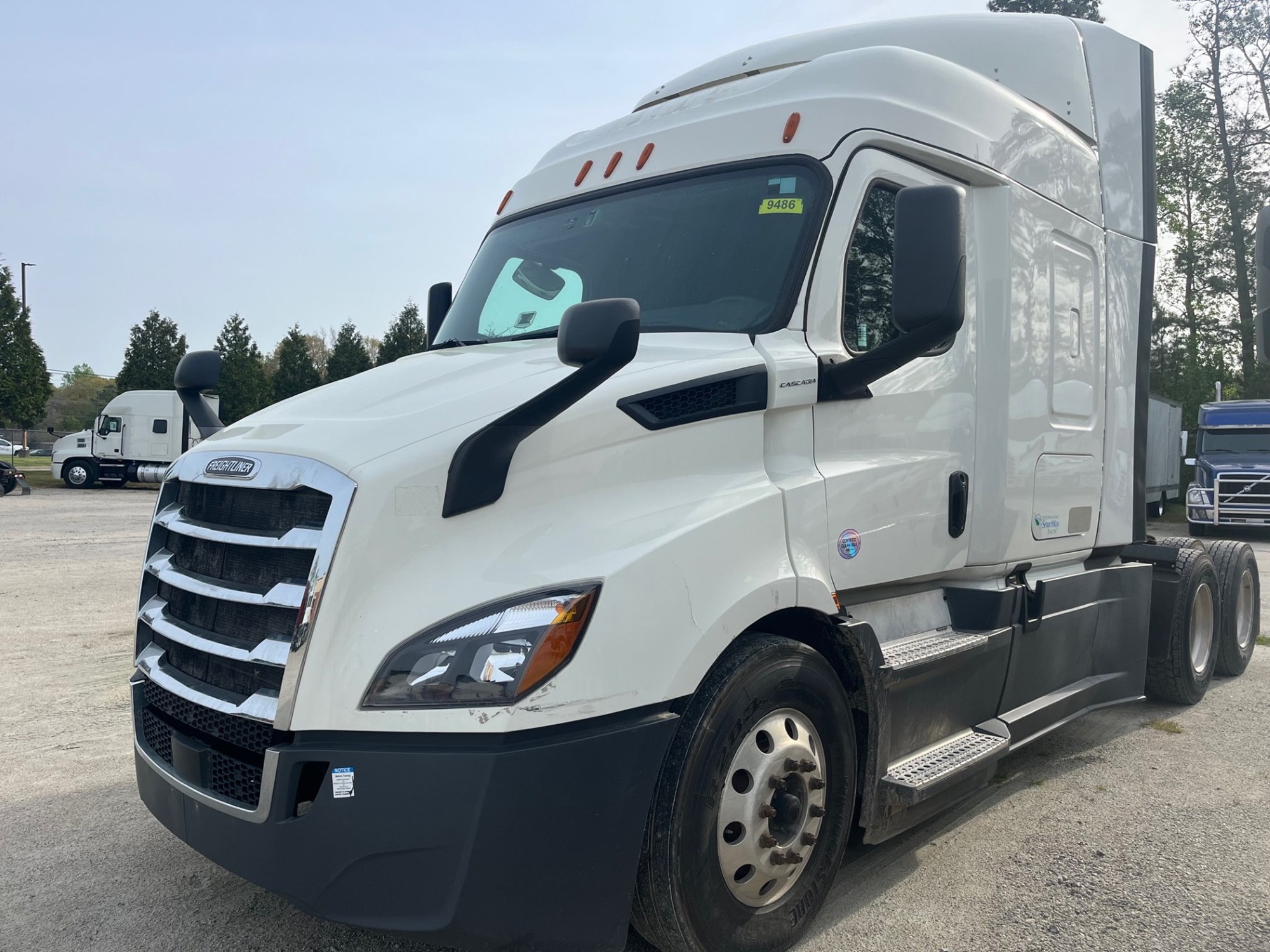 2019 Freightliner Cascadia 116 - image 2 of 6