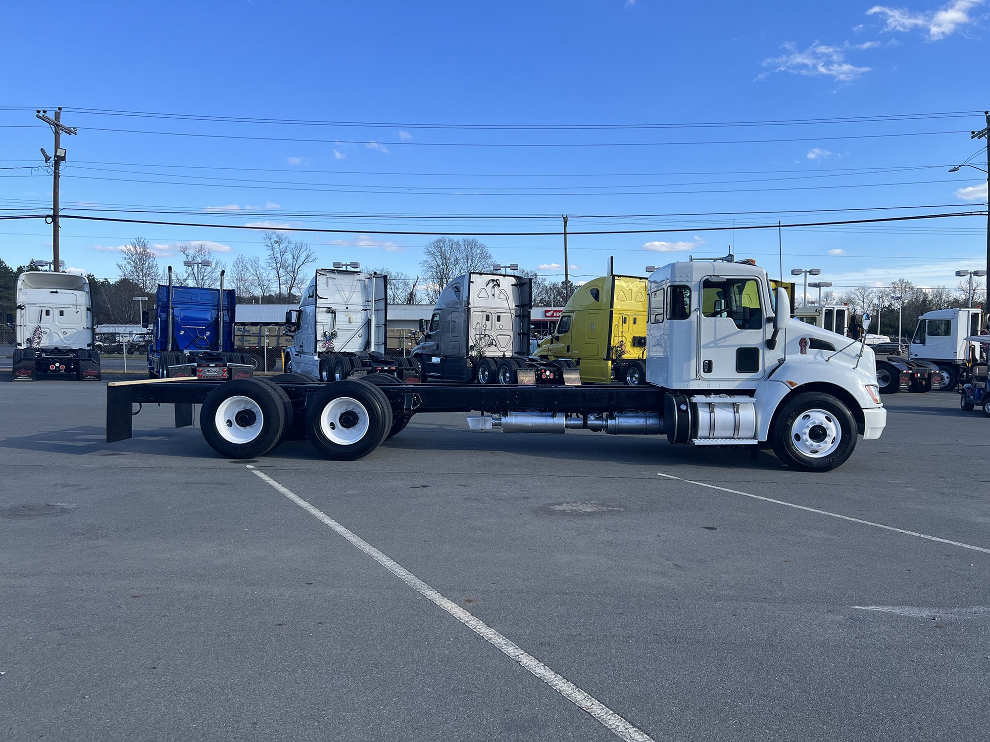 2014 Kenworth T3 Series - image 3 of 6