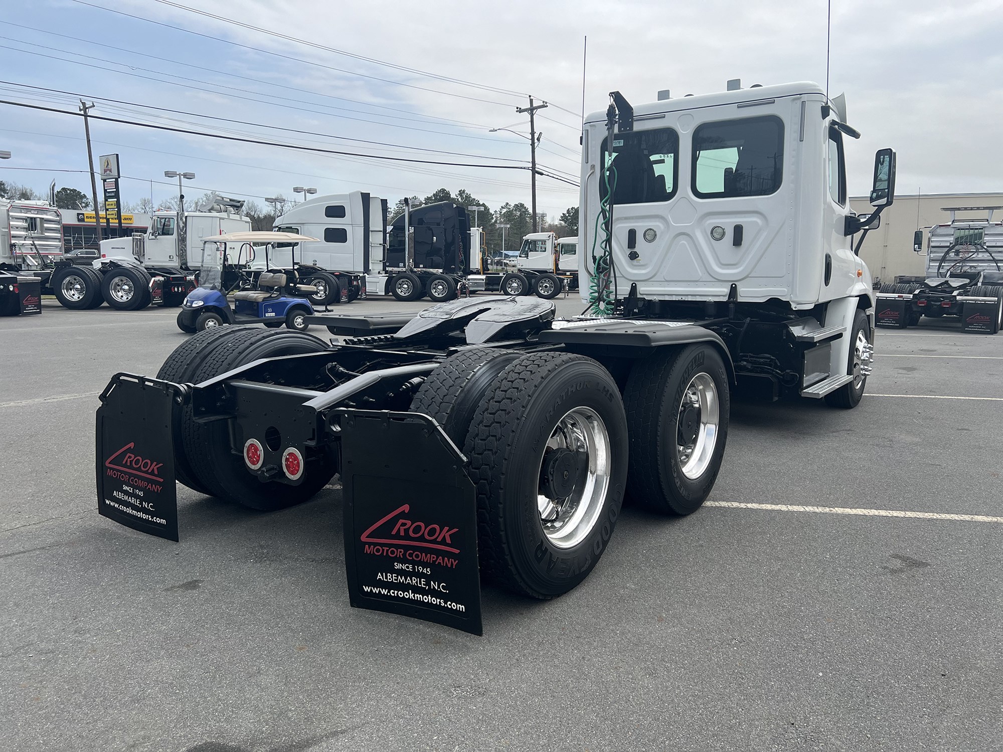 2018 Freightliner Cascadia 113 - image 4 of 6