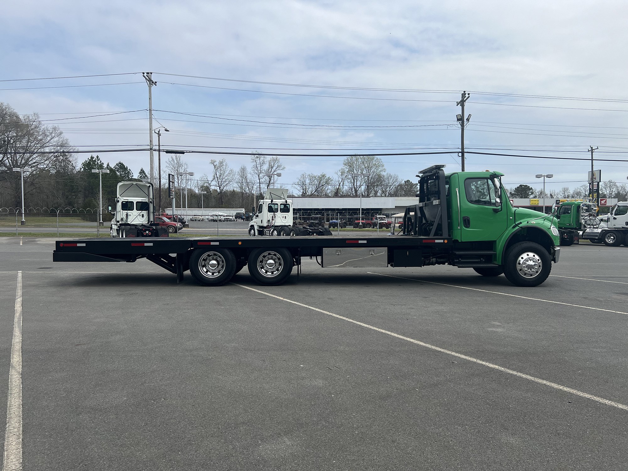 2014 FREIGHTLINER M2 - image 3 of 6