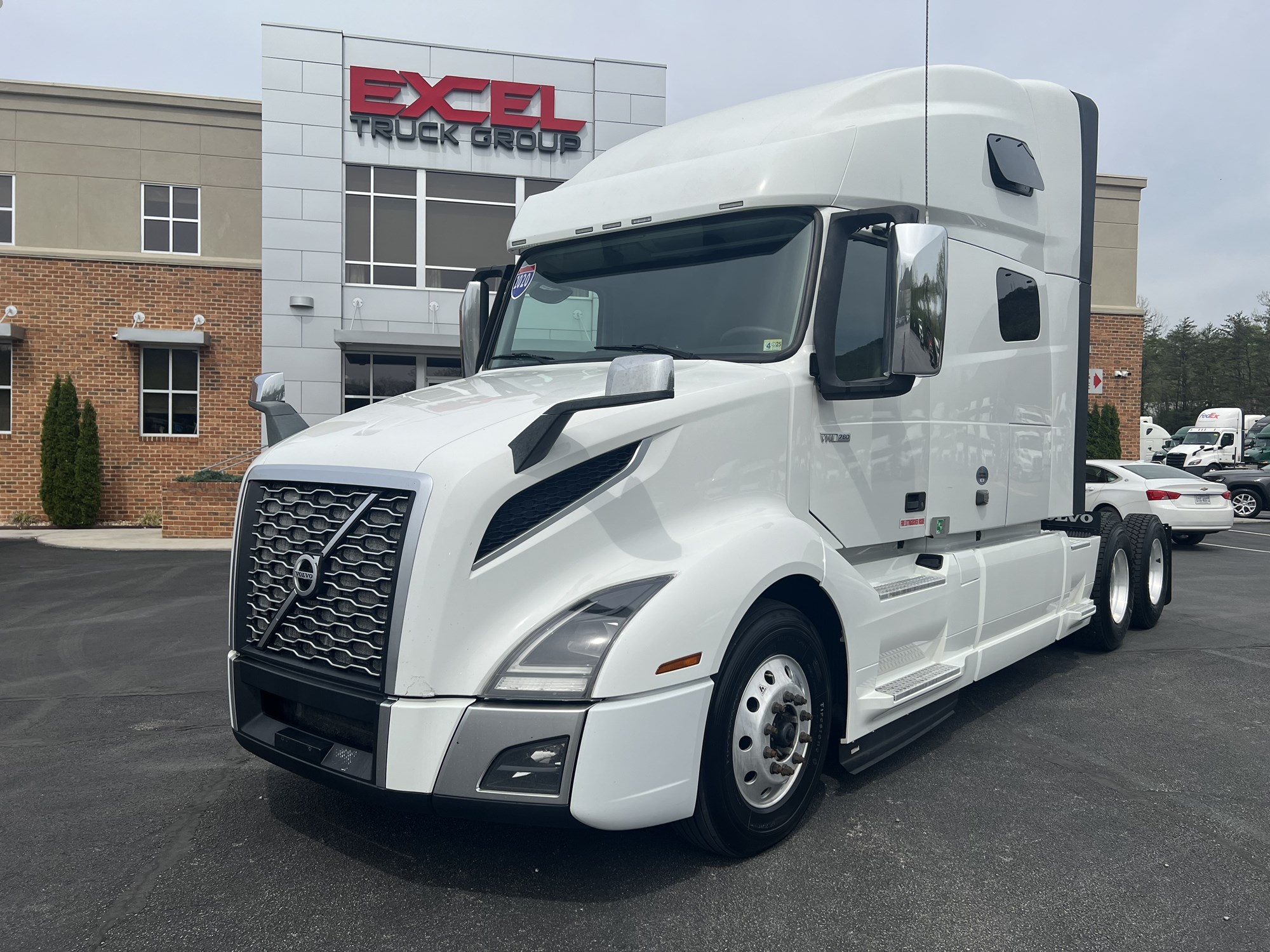 2020 Volvo VNL - image 1 of 6