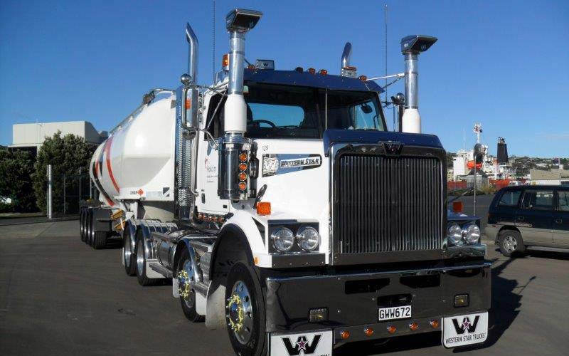 Western Star 4800 - image 1 of 3