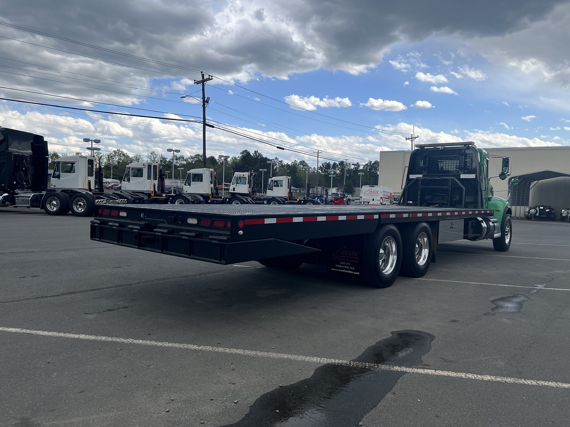 2017 Peterbilt 348 - image 4 of 6