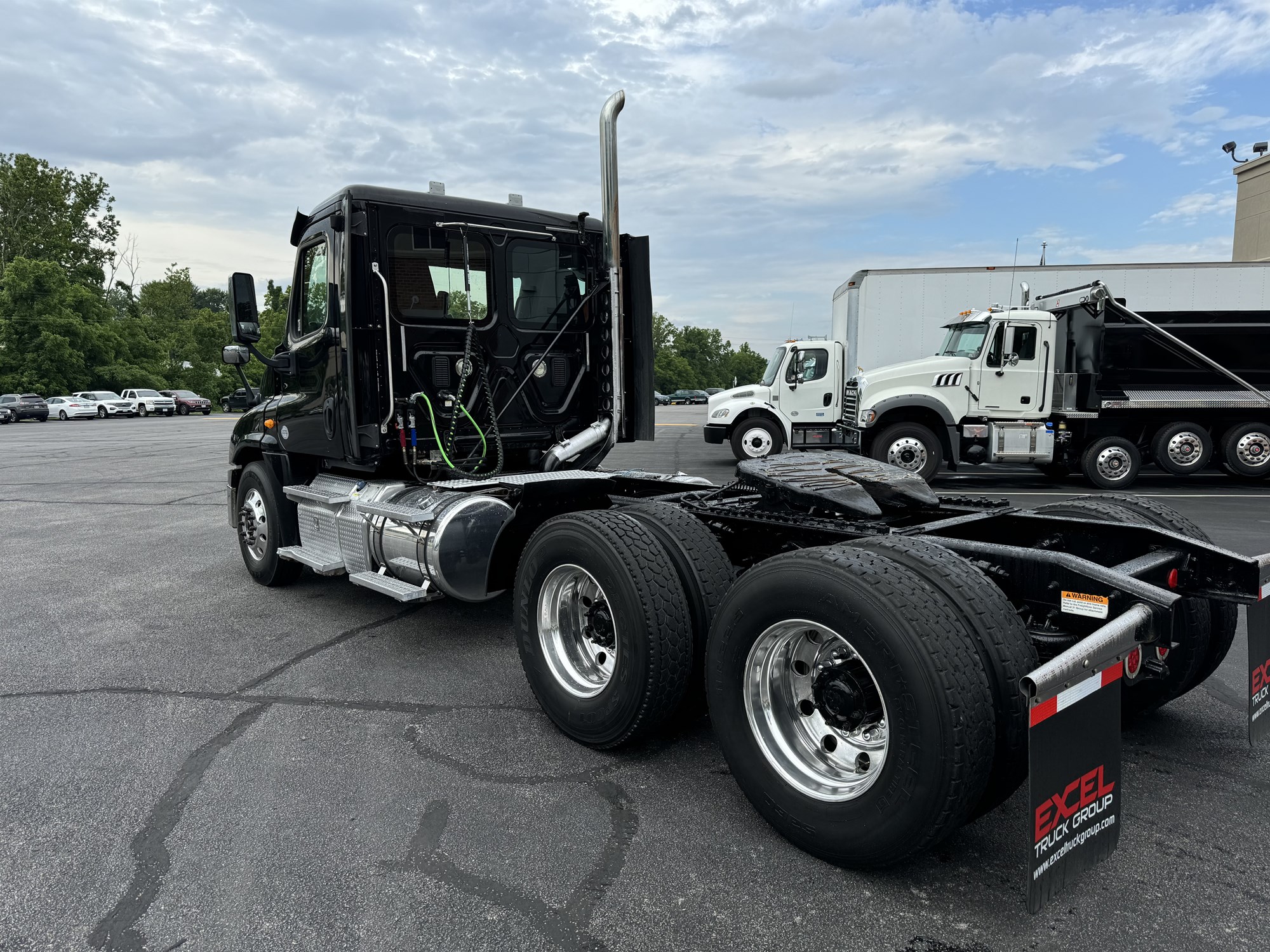 2014 FREIGHTLINER CASCADIA 125 - image 2 of 6