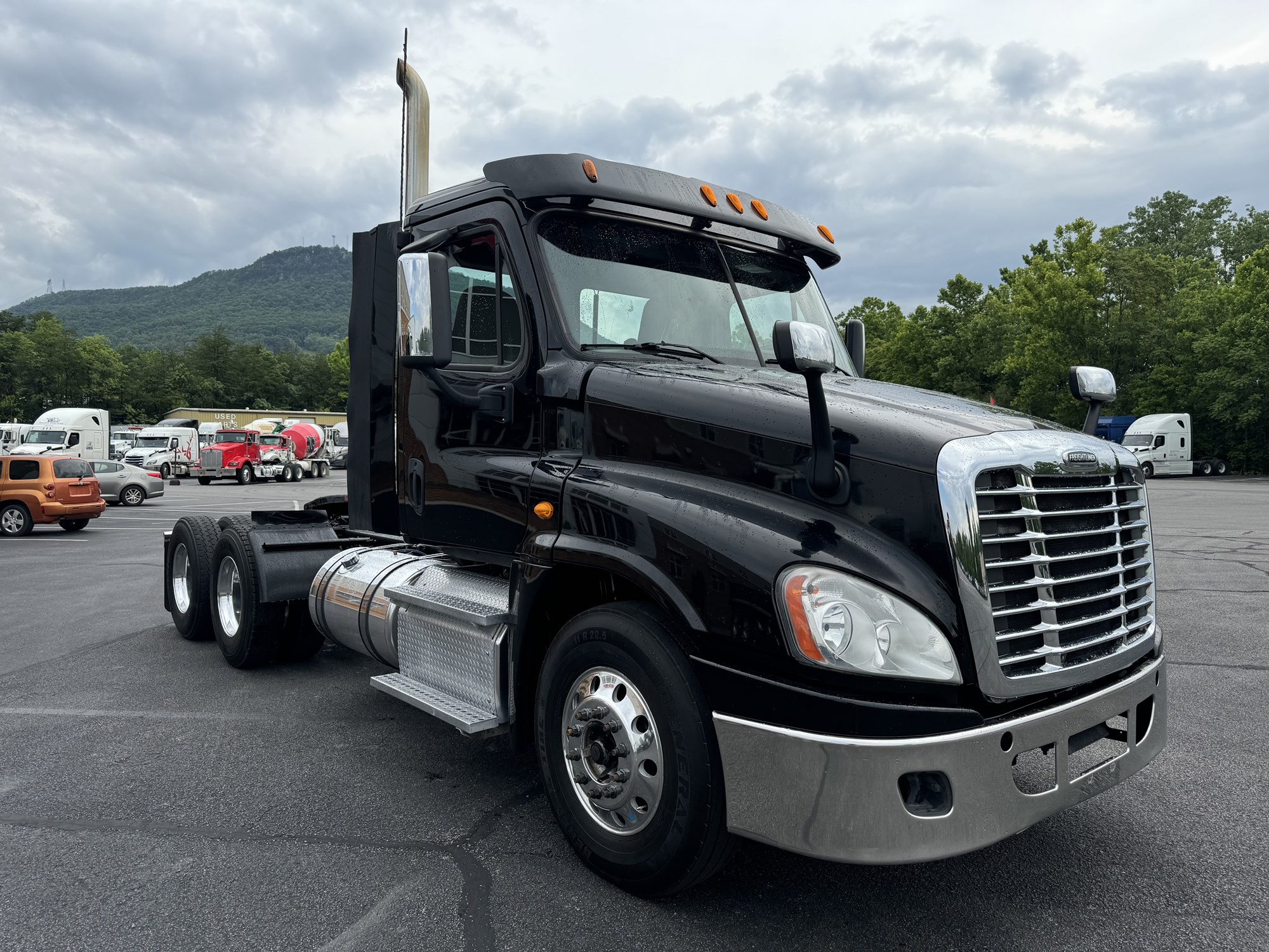 2014 FREIGHTLINER CASCADIA 125 - image 5 of 6