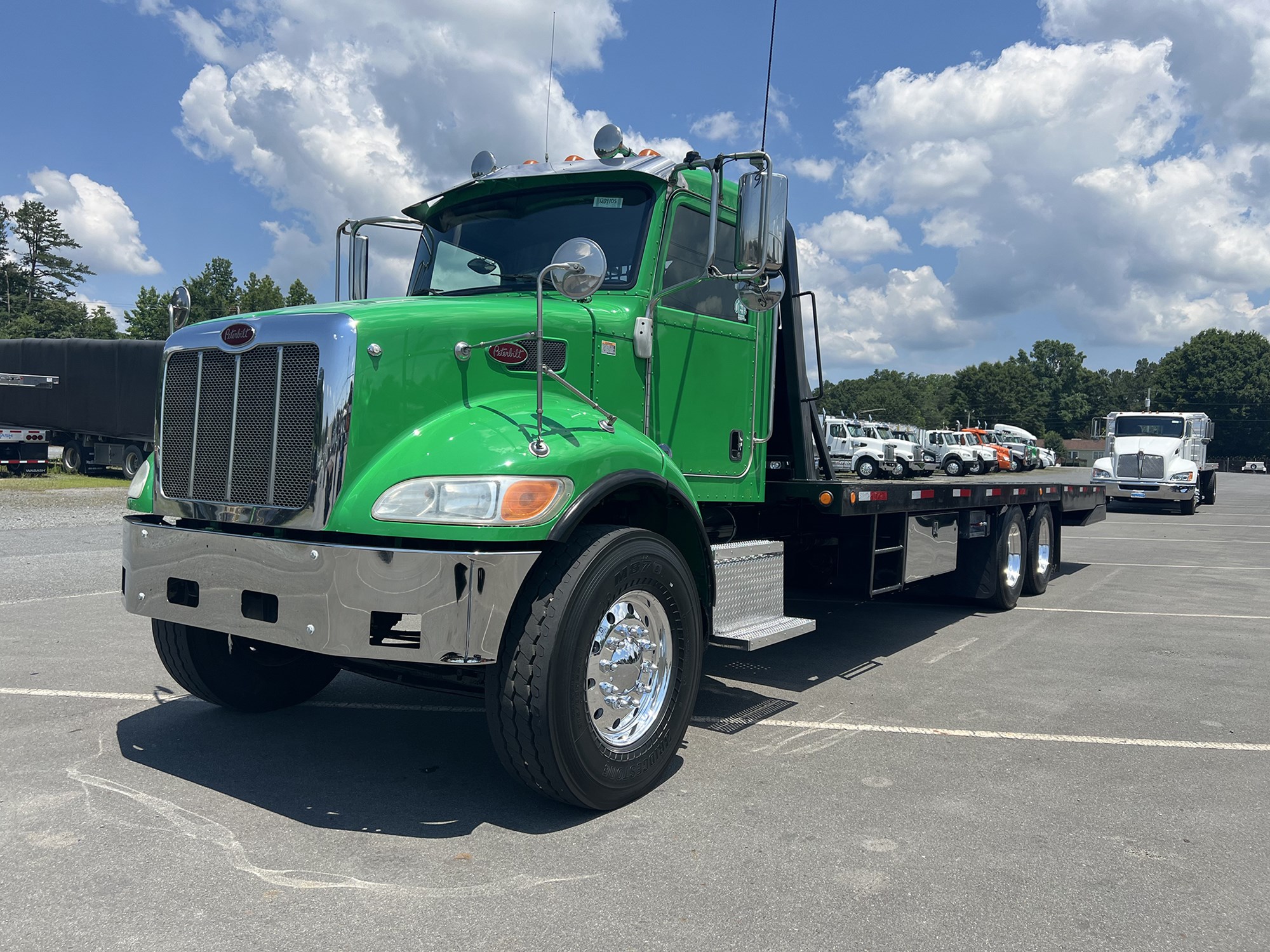 2016 Peterbilt 348 - image 1 of 6