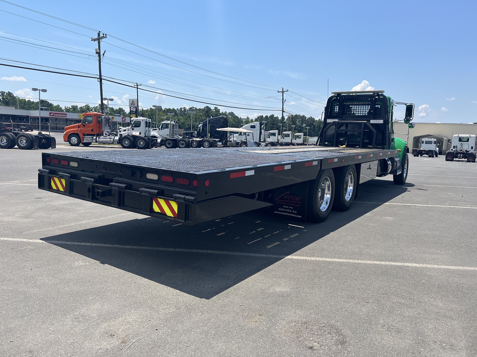 2016 Peterbilt 348 - image 5 of 6