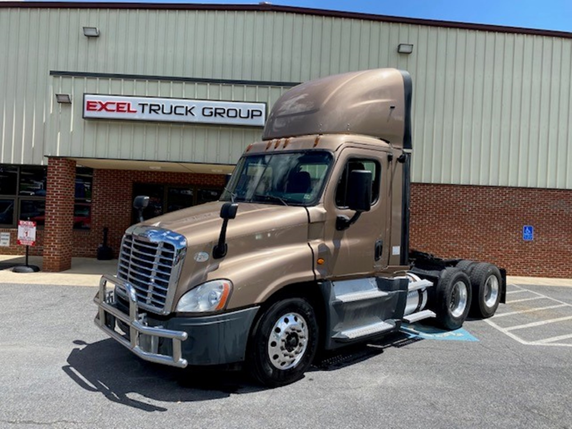 2017 FREIGHTLINER CASCADIA 125 - image 1 of 6