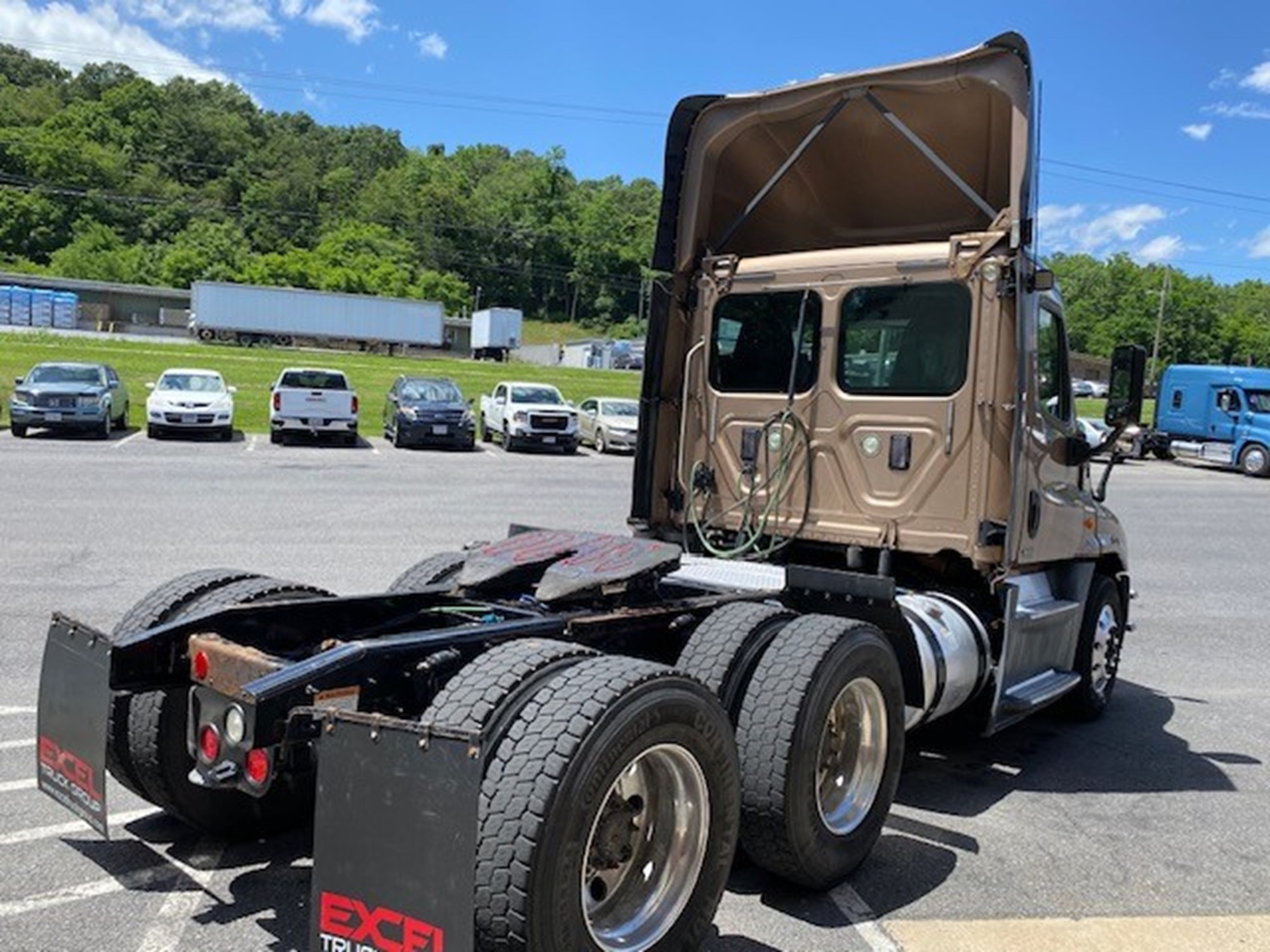 2017 FREIGHTLINER CASCADIA 125 - image 4 of 6