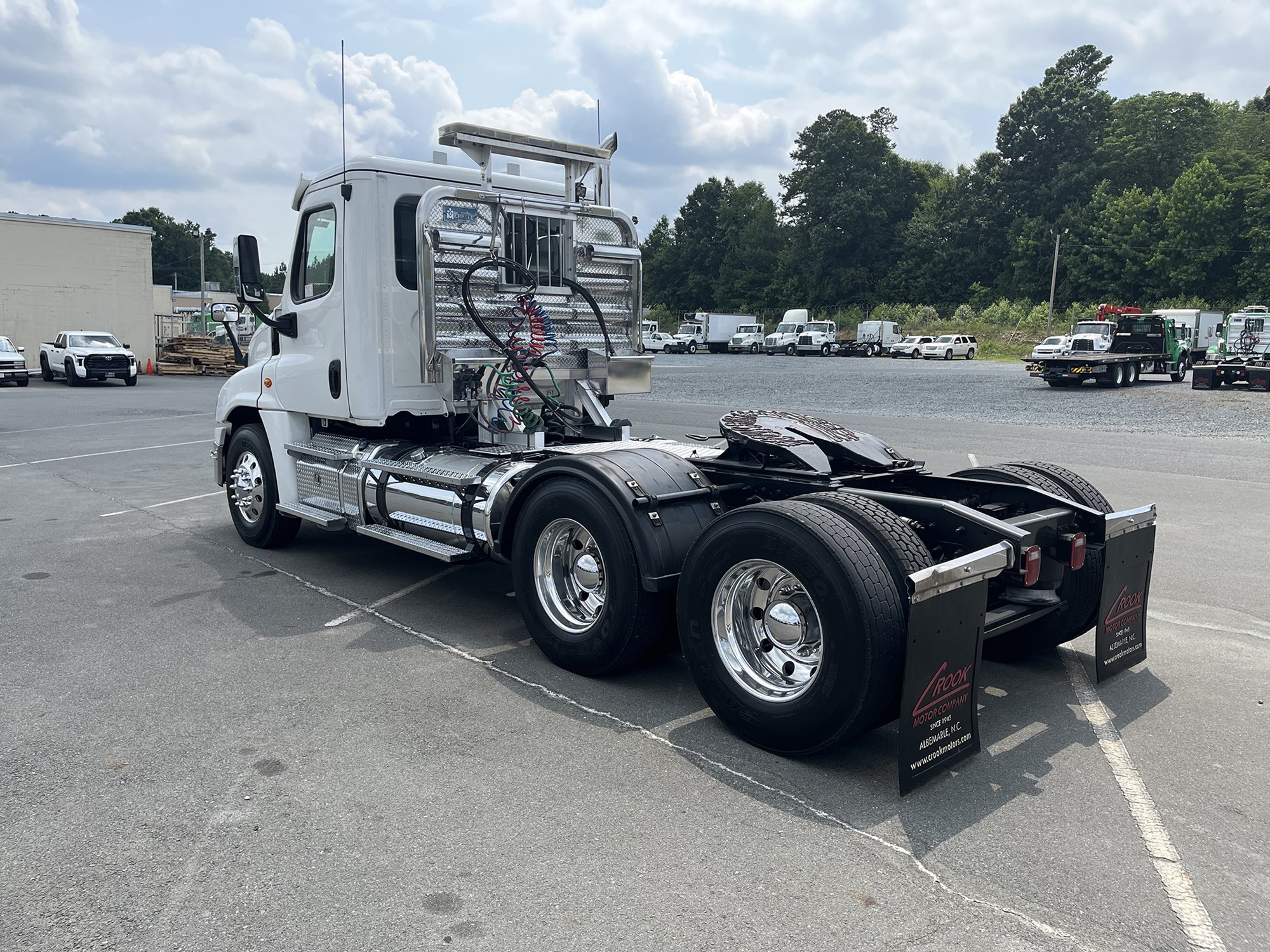 2016 Freightliner Cascadia 125 - image 3 of 6