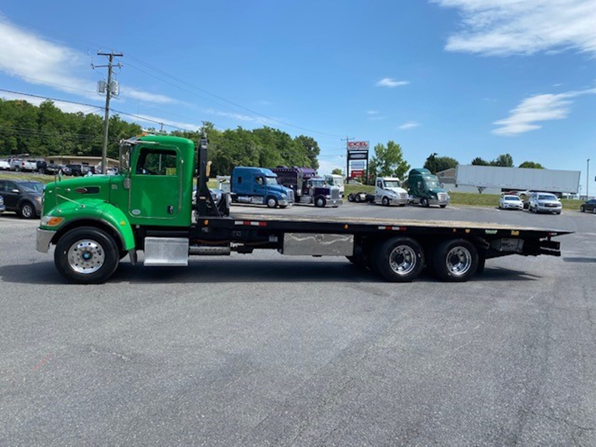 2017 Peterbilt 348 - image 2 of 6