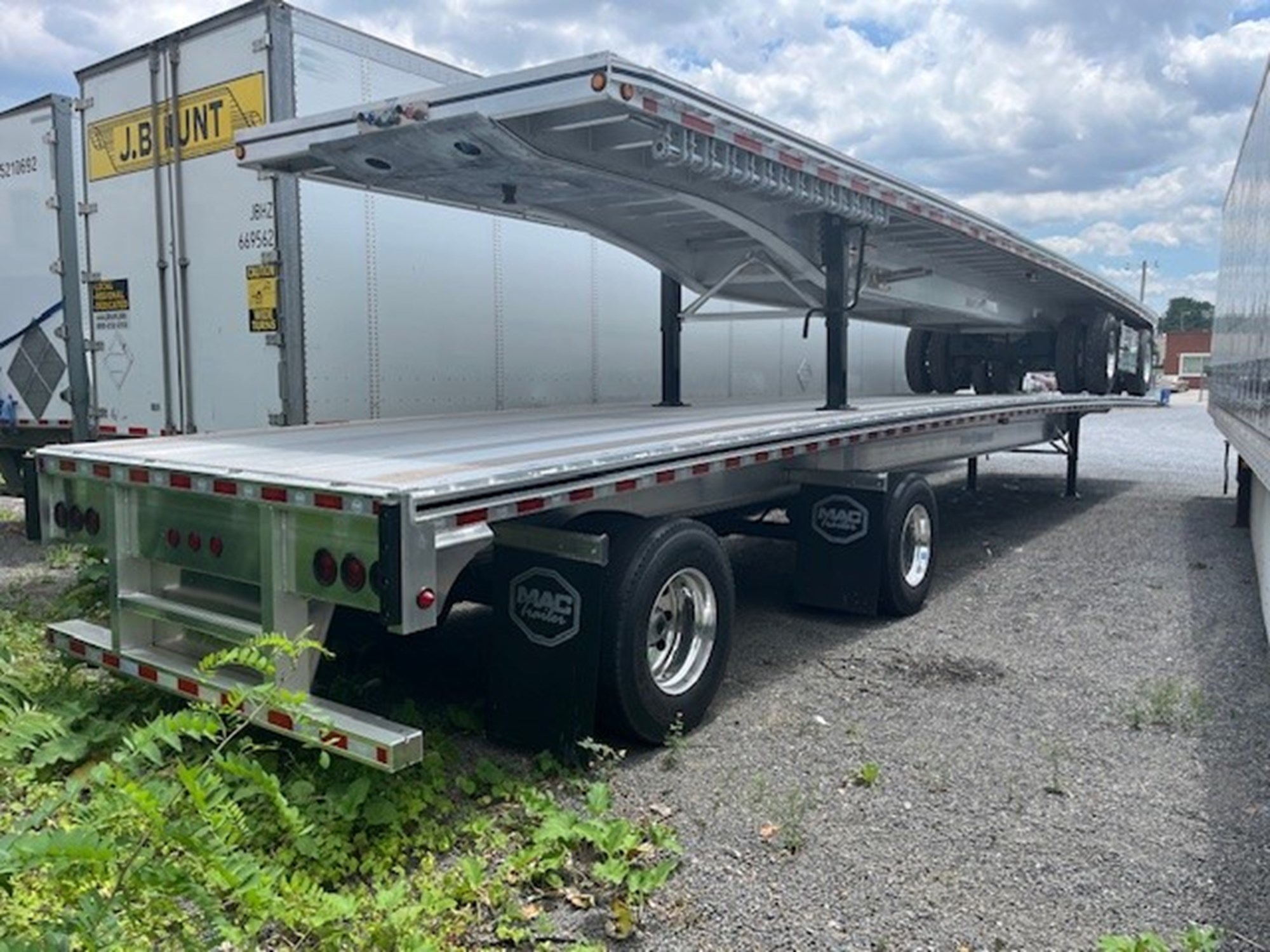 2025 Mac Trailer Man 53' FLATBED - image 1 of 1