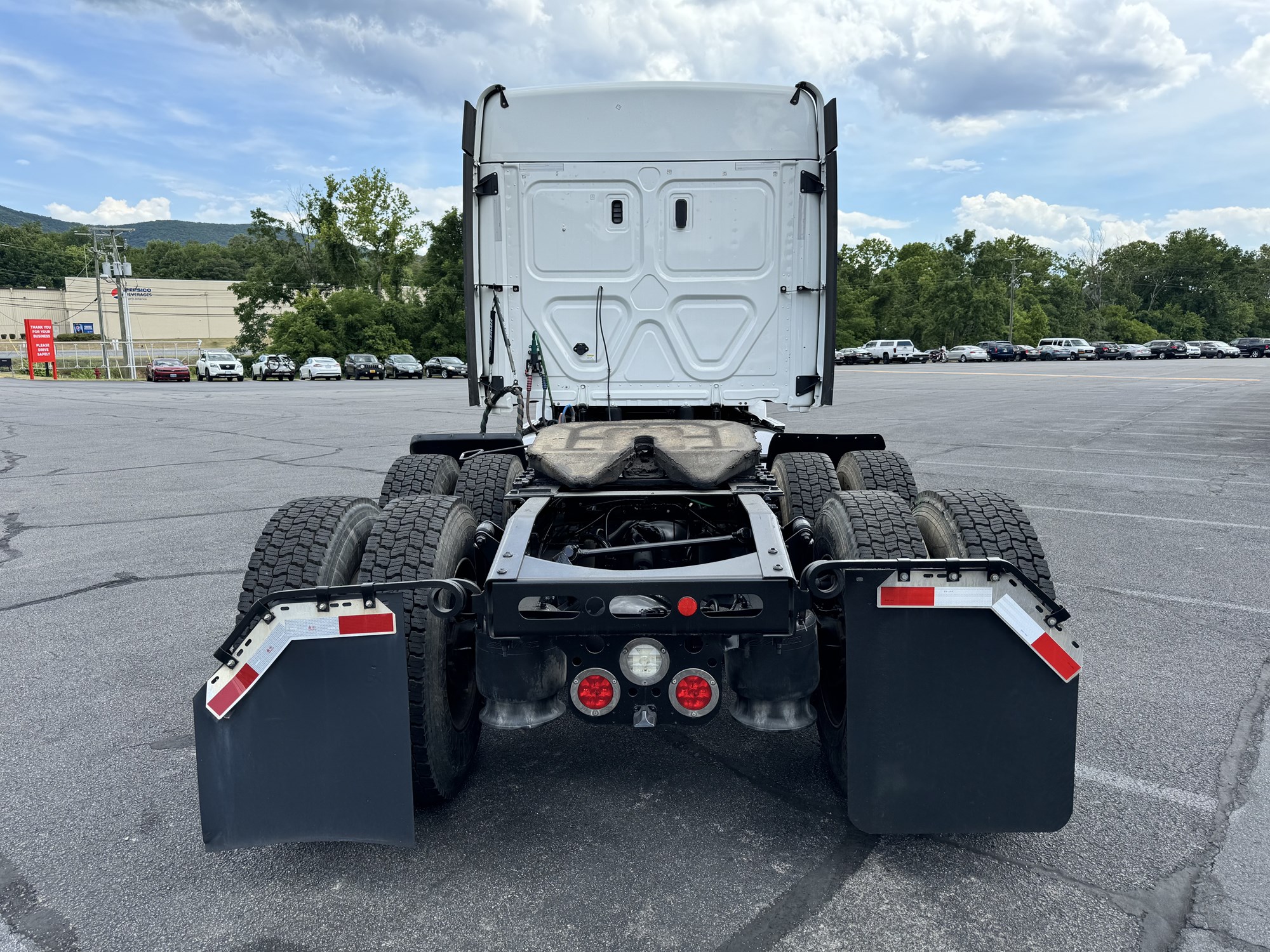 2020 Freightliner Cascadia 126 - image 3 of 6