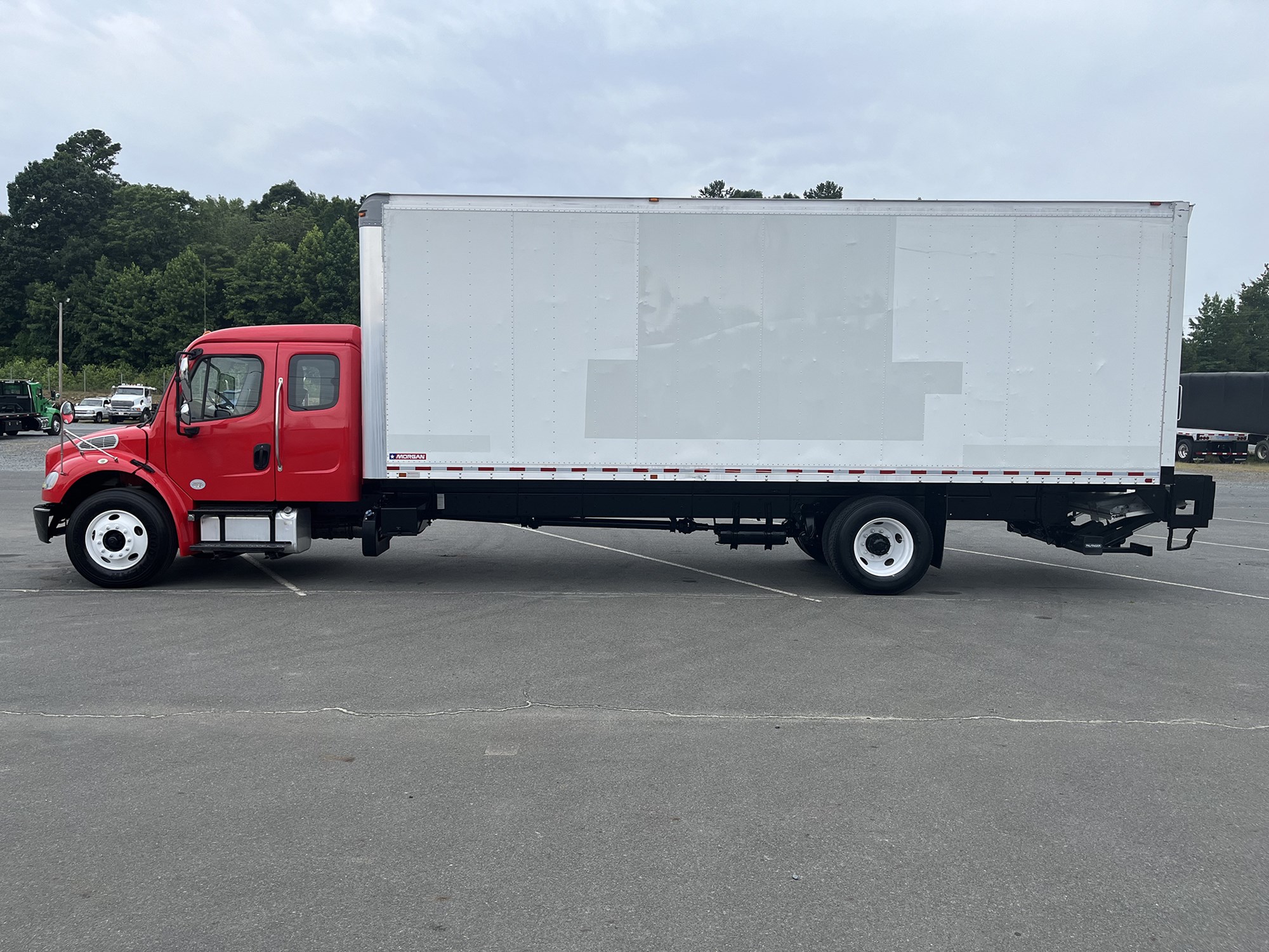 2018 Freightliner M2 - image 2 of 6