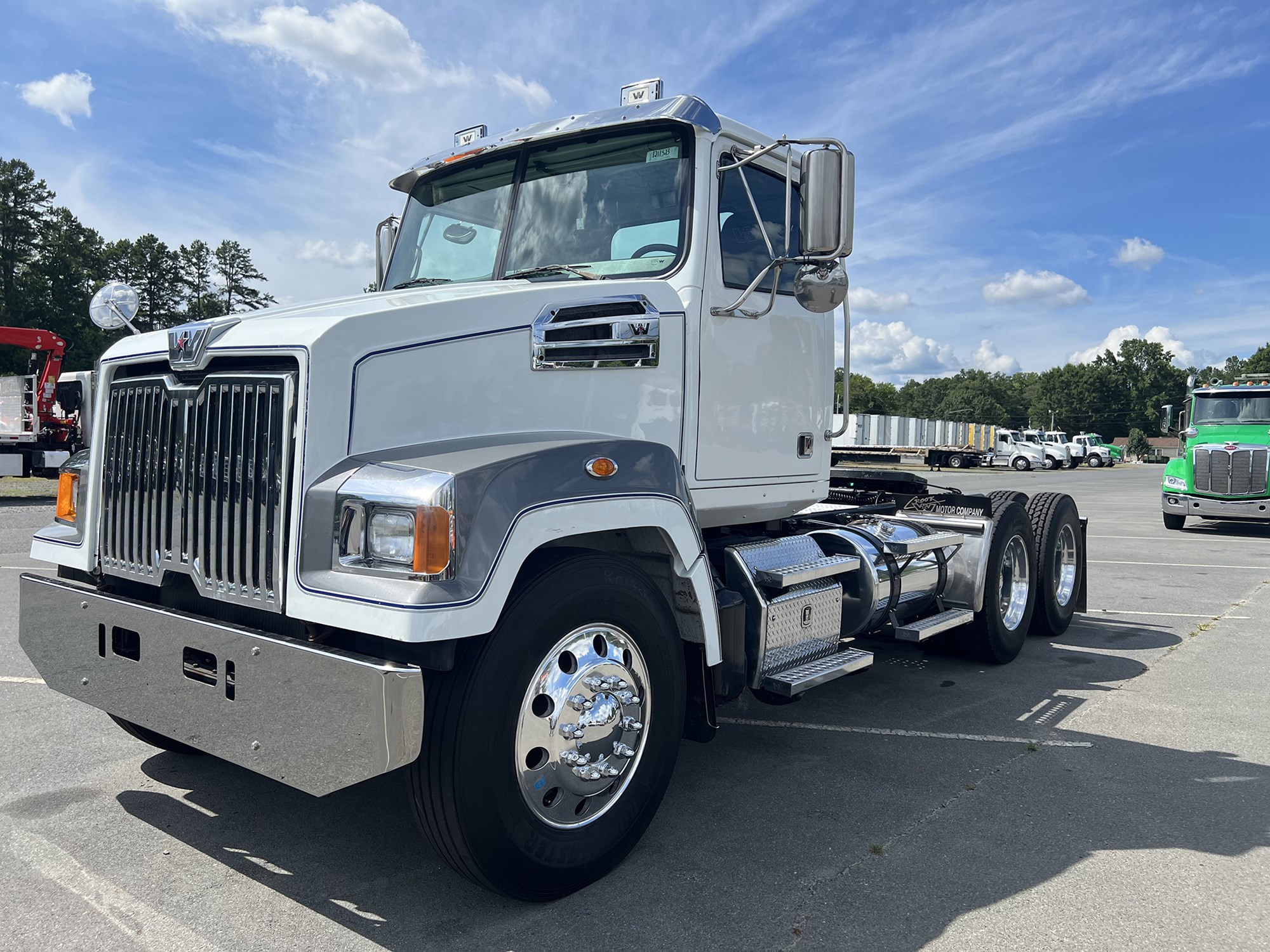 2014 Western Star 4700 - image 1 of 6