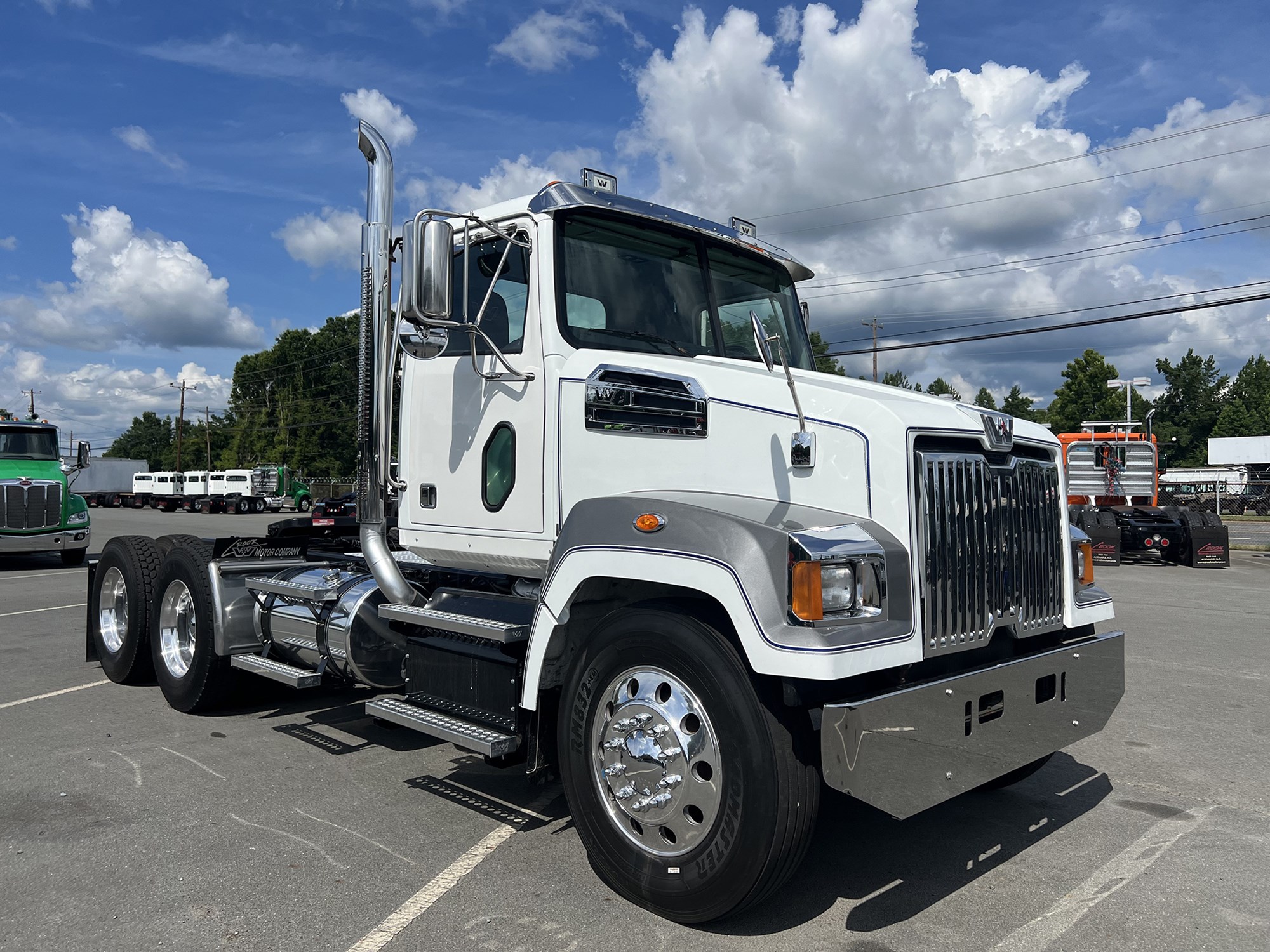 2014 Western Star 4700 - image 3 of 6