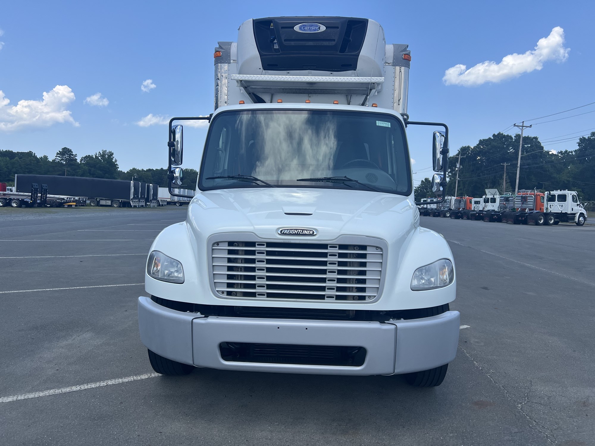 2018 Freightliner M2 - image 2 of 6