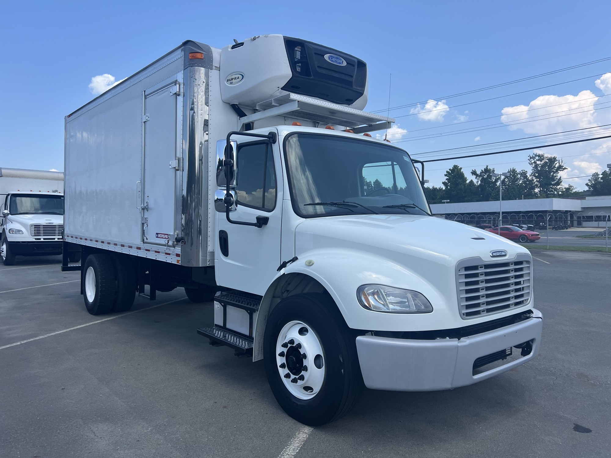 2018 Freightliner M2 - image 3 of 6