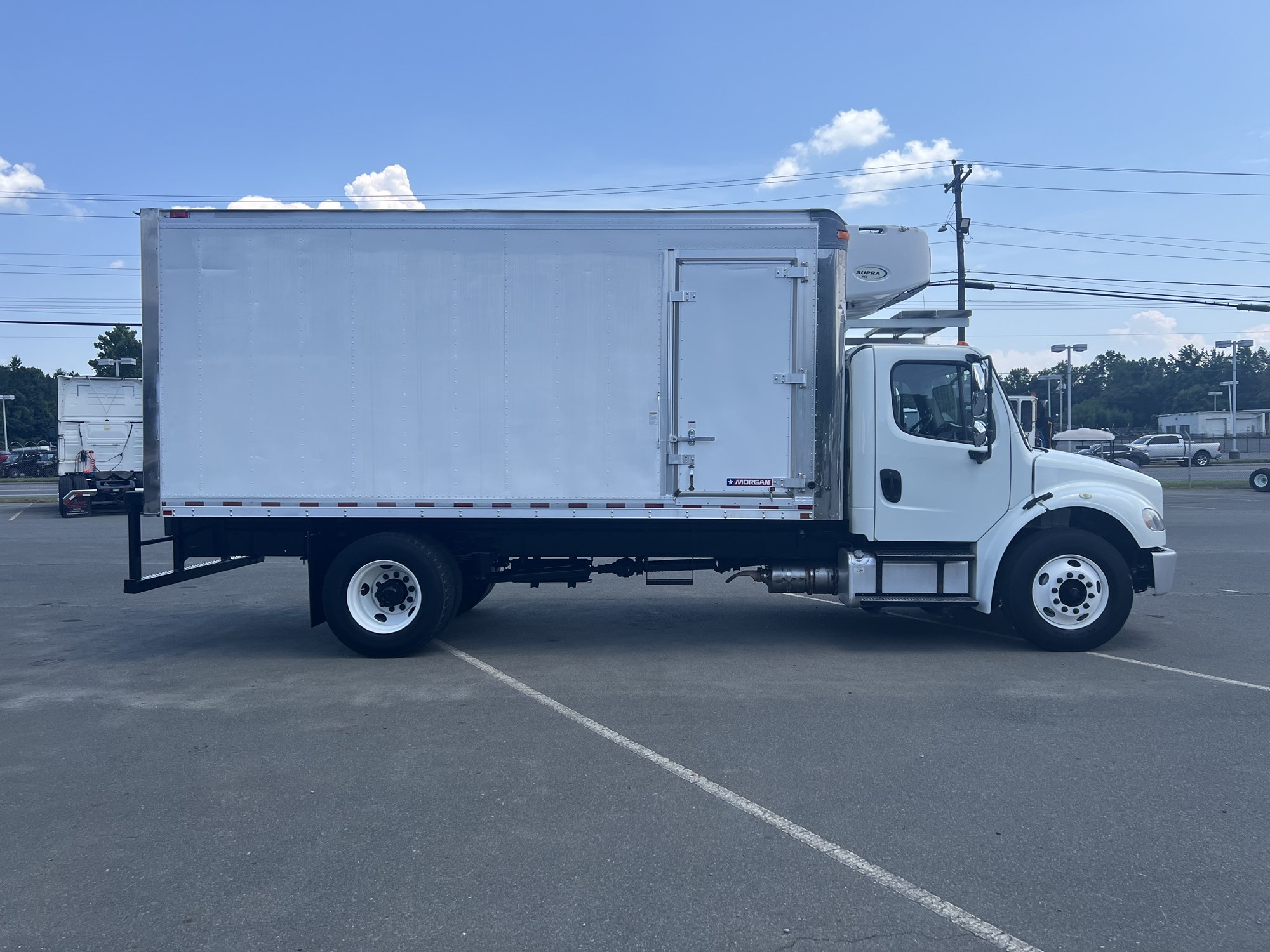 2018 Freightliner M2 - image 4 of 6