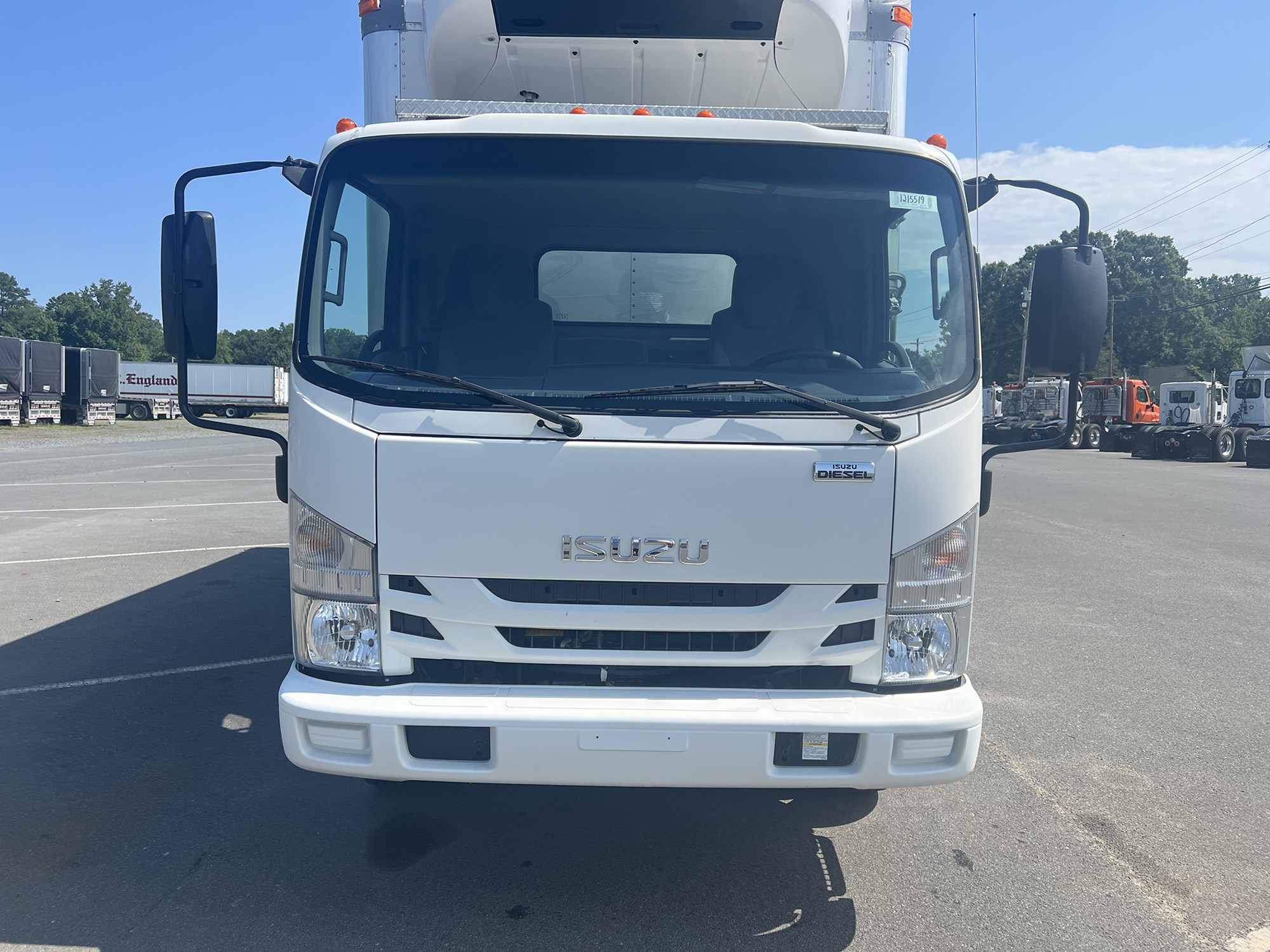 2019 Isuzu NPR-XD - image 2 of 6