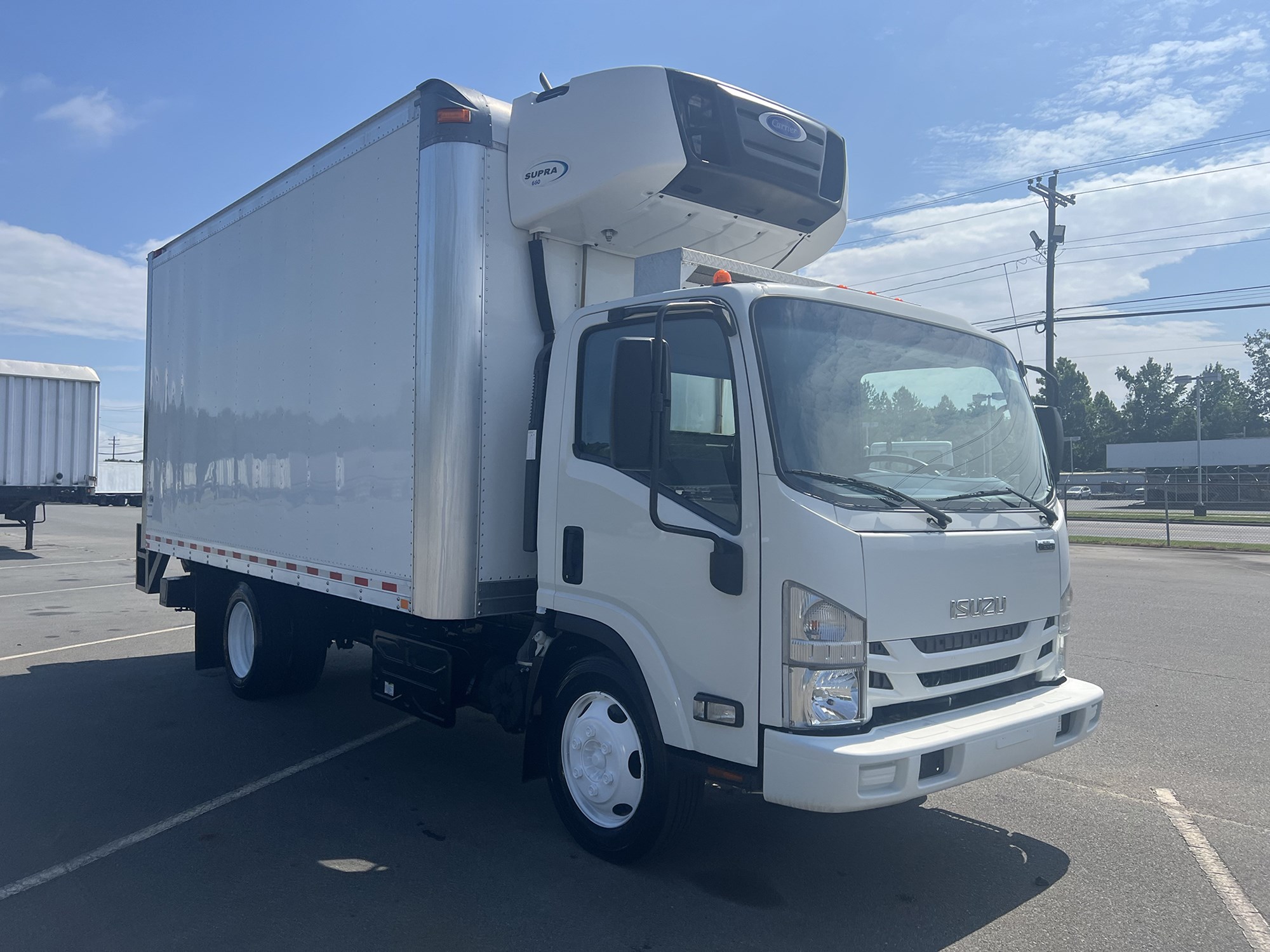 2019 Isuzu NPR-XD - image 3 of 6