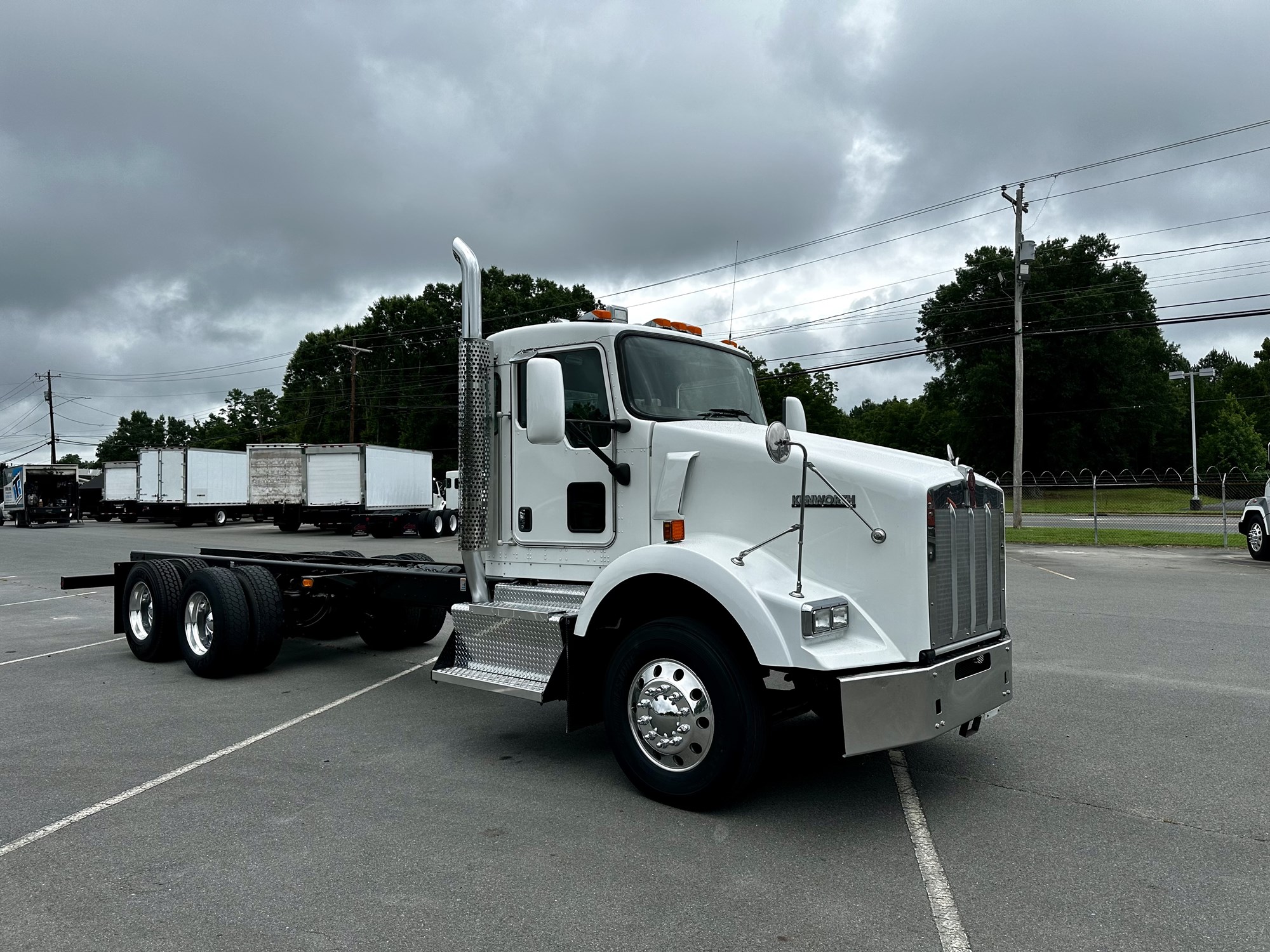 2014 Kenworth T800 - image 2 of 6