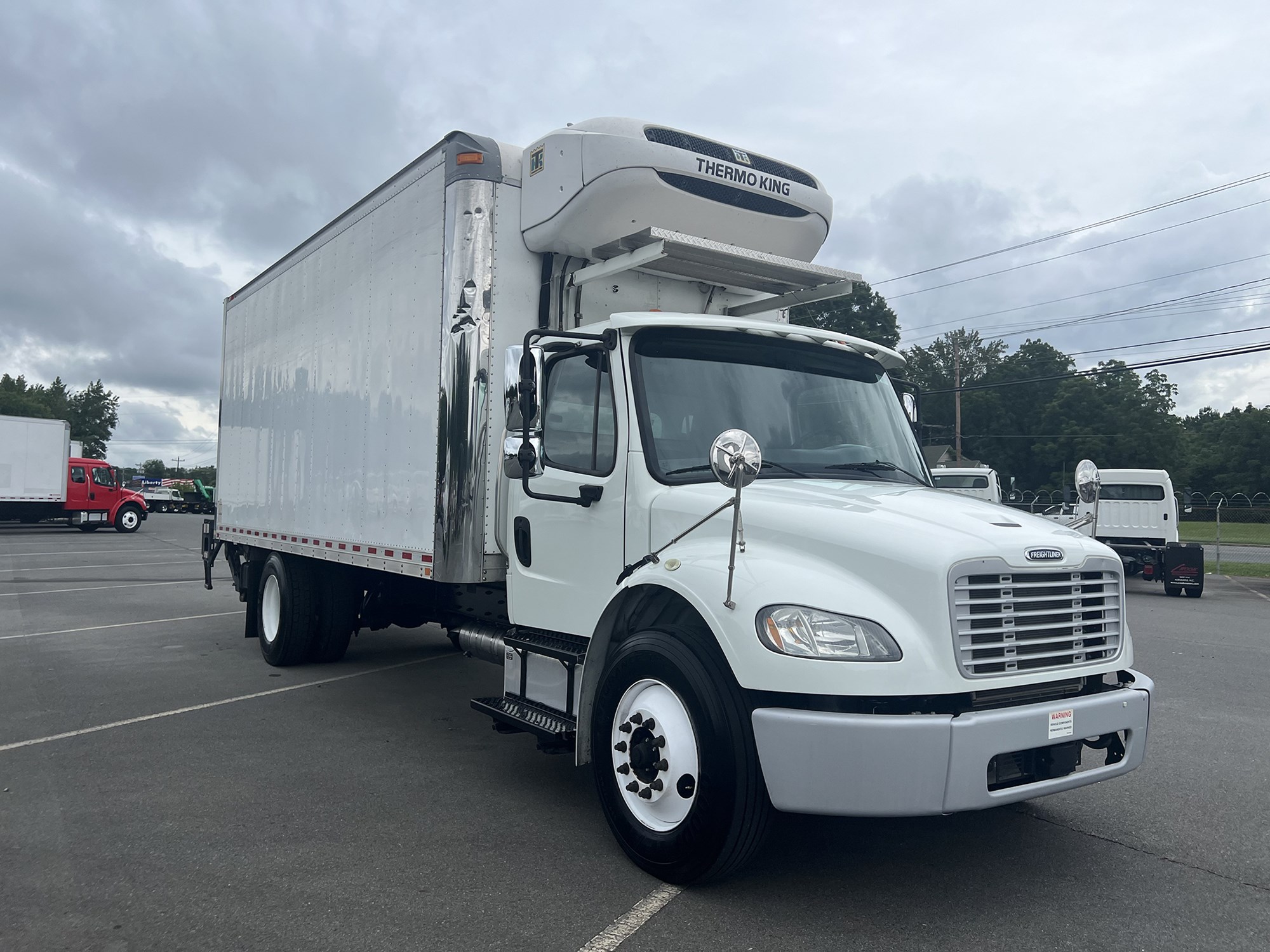 2017 Freightliner M2 - image 3 of 6